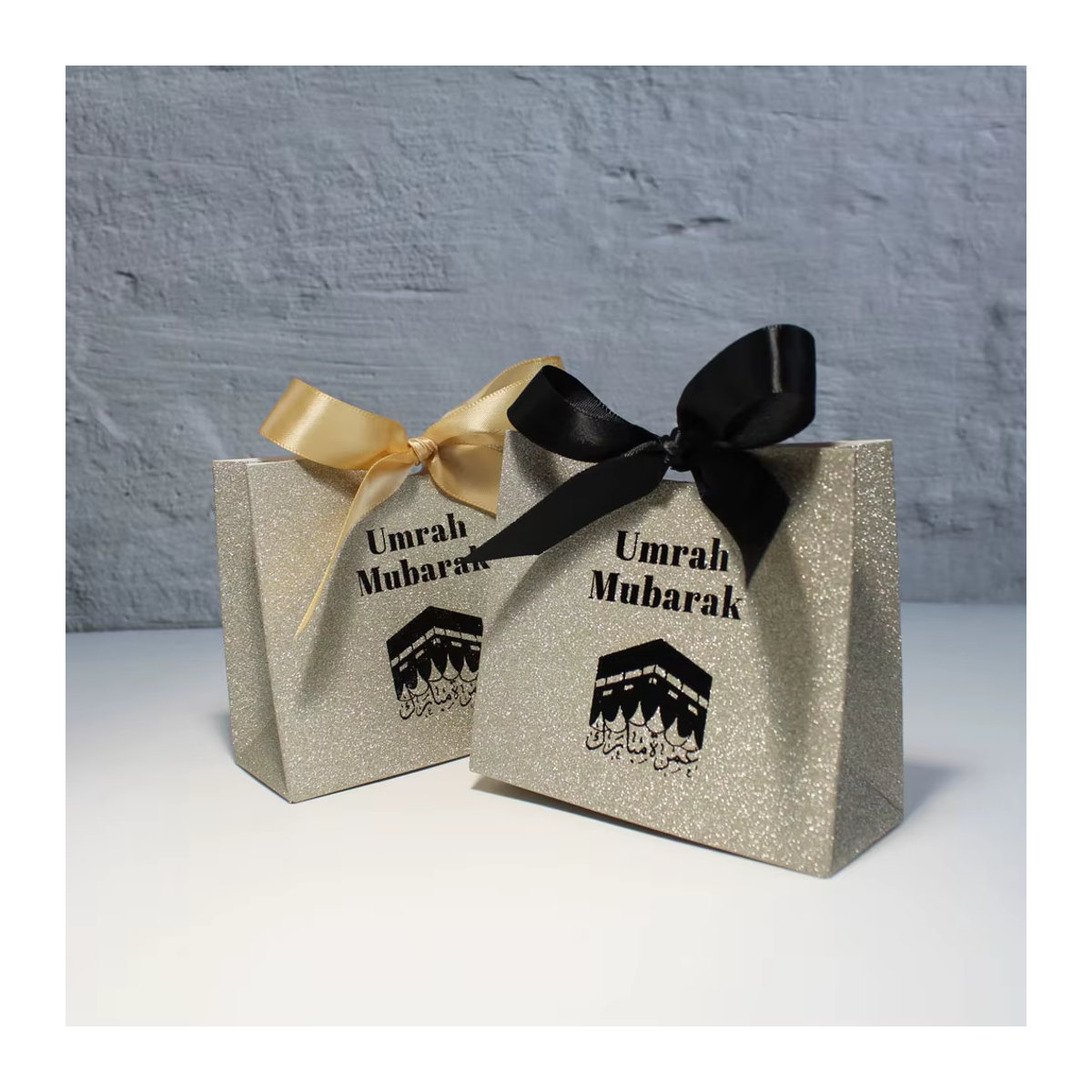 Elegante RMTPT Geschenkbox aus Papier in Weiß und Gold für Umrah Mubarak, Ramadan und Eid al-Fitr - Bild 2