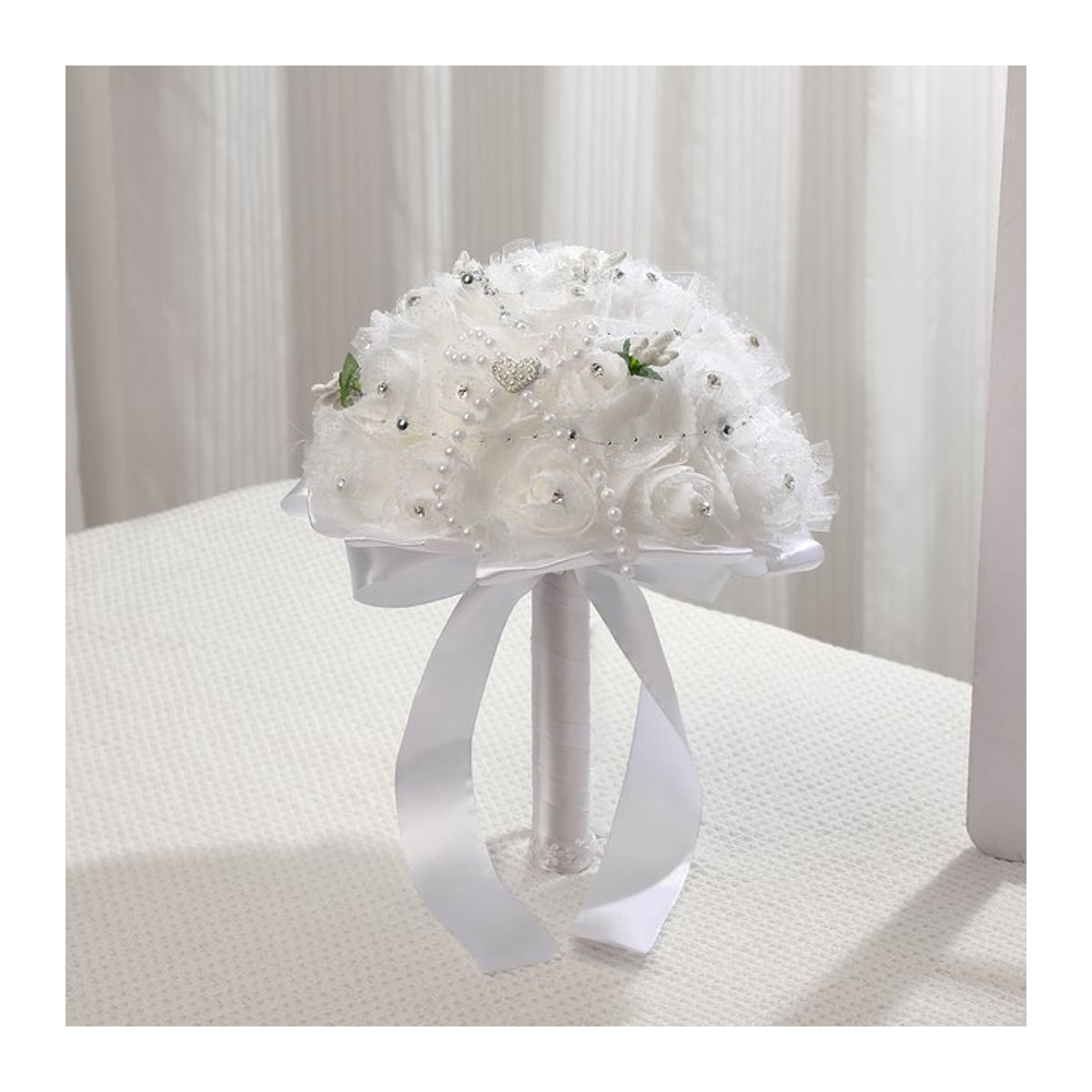 Elegantes künstliches Blumenbouquet TRUE LOVE GIFT in Weiß für Hochzeiten und Bankettdekorationen aus Textil - Bild 1