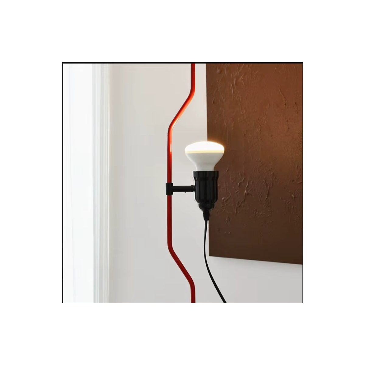 ENERLORD Minimalistischer höhenverstellbarer Bodenleuchter im italienischen Design für Dekoration und Wandkunst - Bild 1