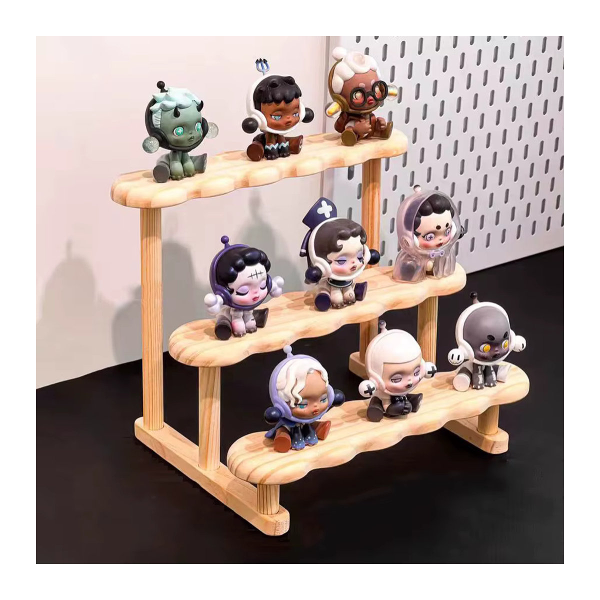 Enyawell Holzleiter Display Riser Organizer in Braun im skandinavischen Design für Vitrinen und Make-up - Bild 2