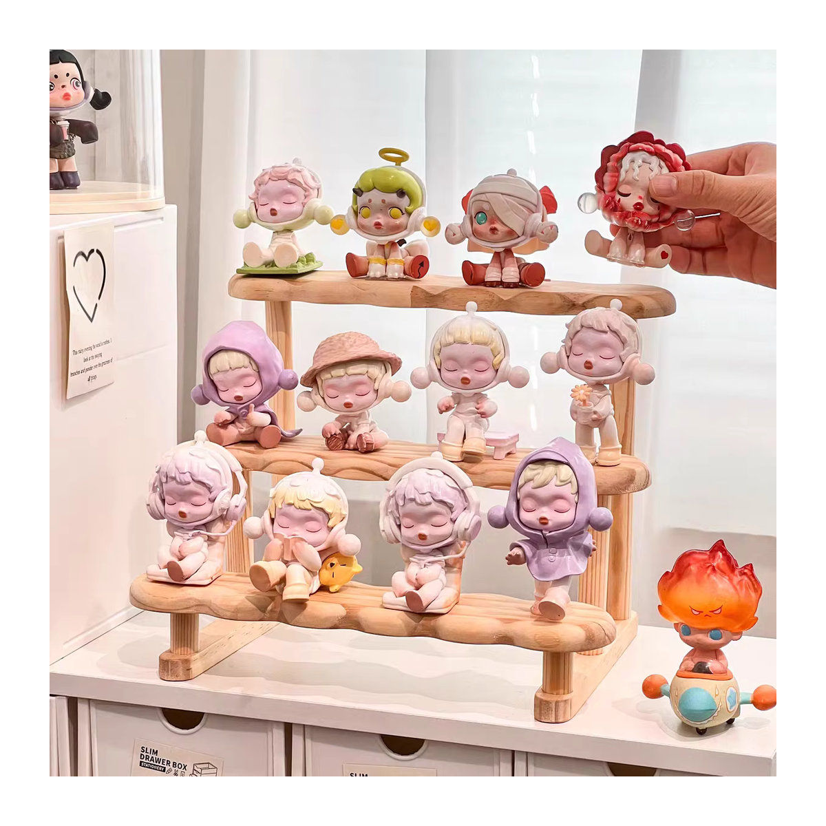 Enyawell Holzleiter Display Riser Organizer in Braun im skandinavischen Design für Vitrinen und Make-up - Bild 6