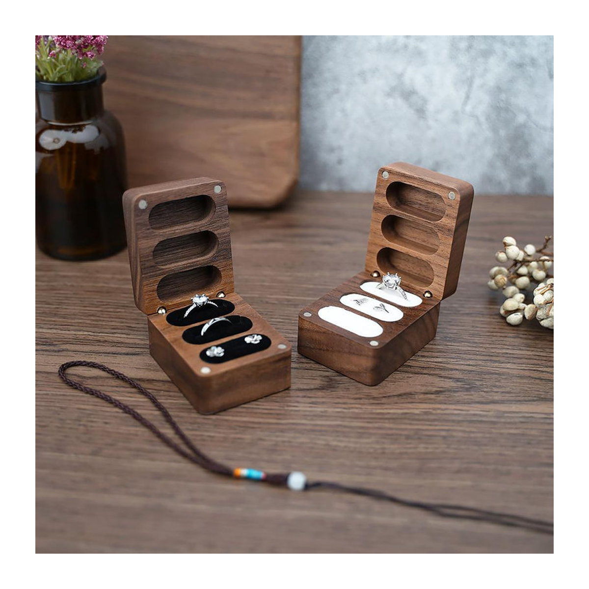 Exklusive Schmuckschatulle aus Walnussholz von Mango Event in Schwarz und Braun mit drei Fächern für Ringe, Halsketten und Ohrringe - Bild 2