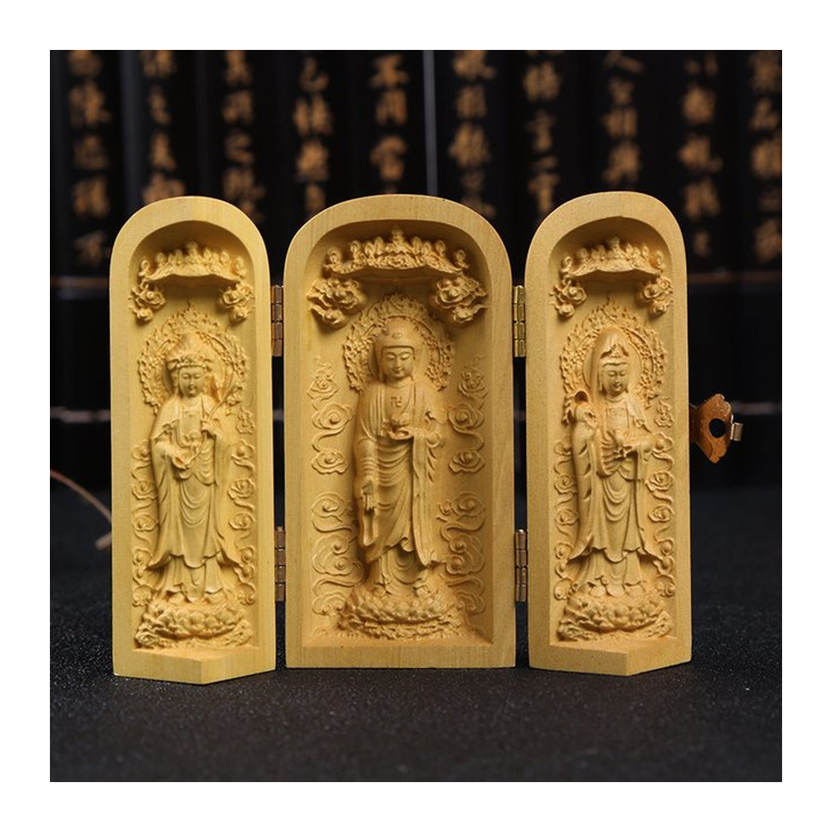 Exquisite Guanyin Buddha Statue aus Buchsbaumholz in Beige als orientalische Holzschnitzerei zur Heimdekoration - Bild 1