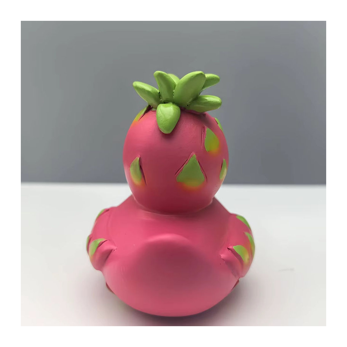 Fantasie-Pitaya-Enten-Harzstatue in Rosa und Grün als dekorative Gartenkunst und Schreibtischfigur - Bild 4