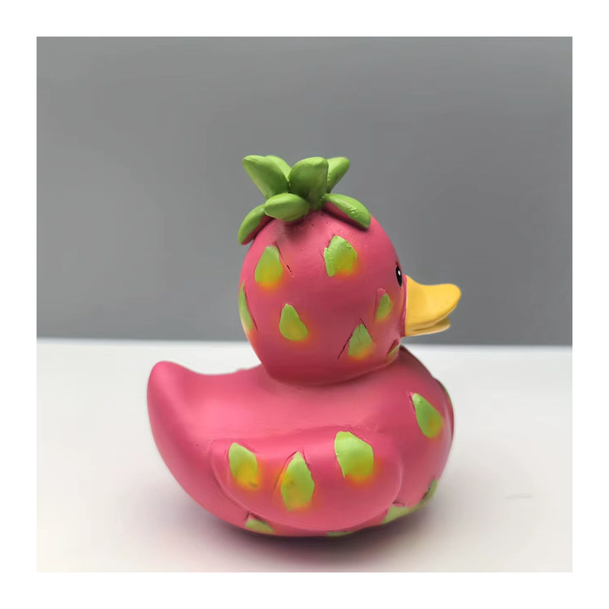 Fantasie-Pitaya-Enten-Harzstatue in Rosa und Grün als dekorative Gartenkunst und Schreibtischfigur - Bild 5