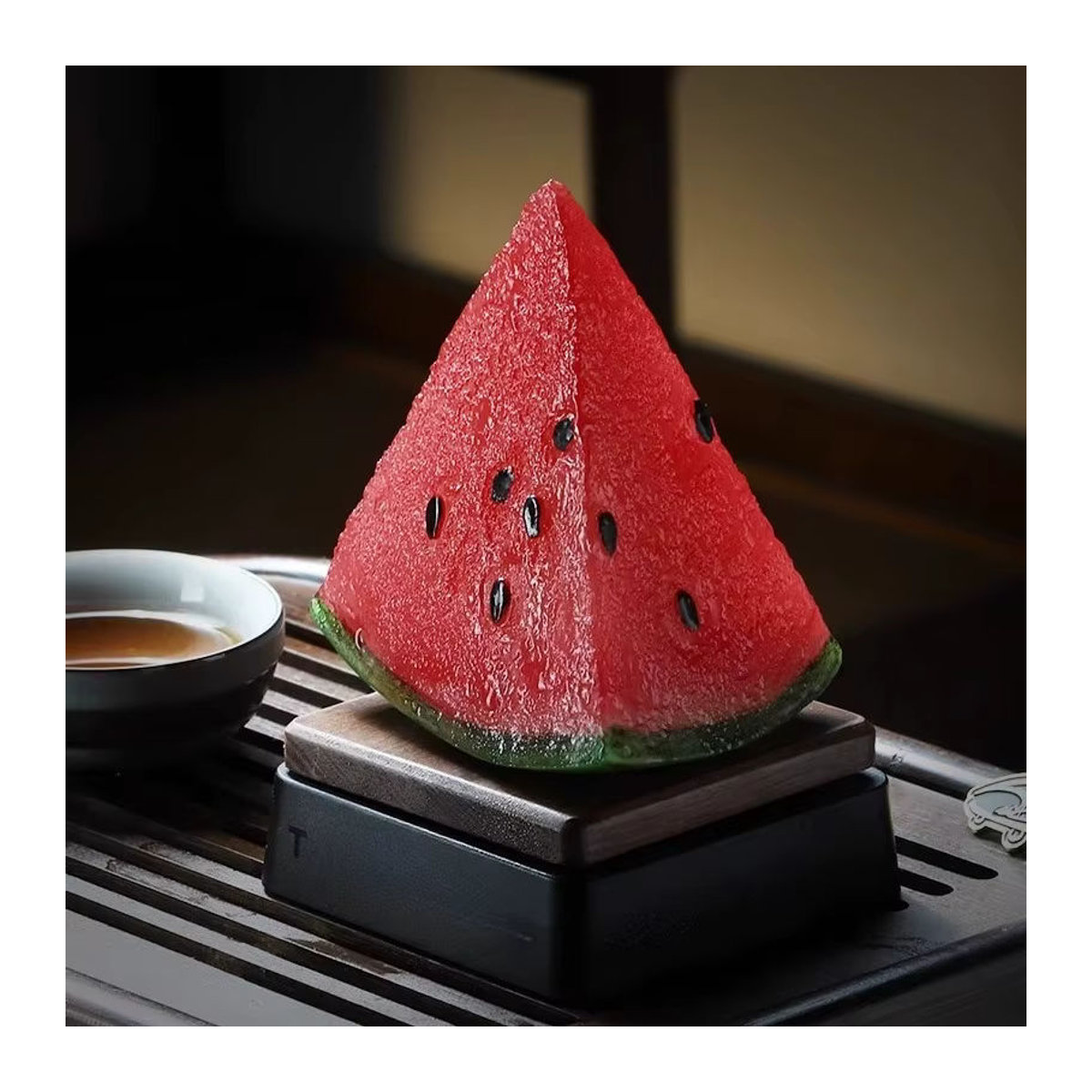Farbwechselndes Wassermelonen-Ornament aus Kunstharz in Rot für deinen Teetisch - Bild 2