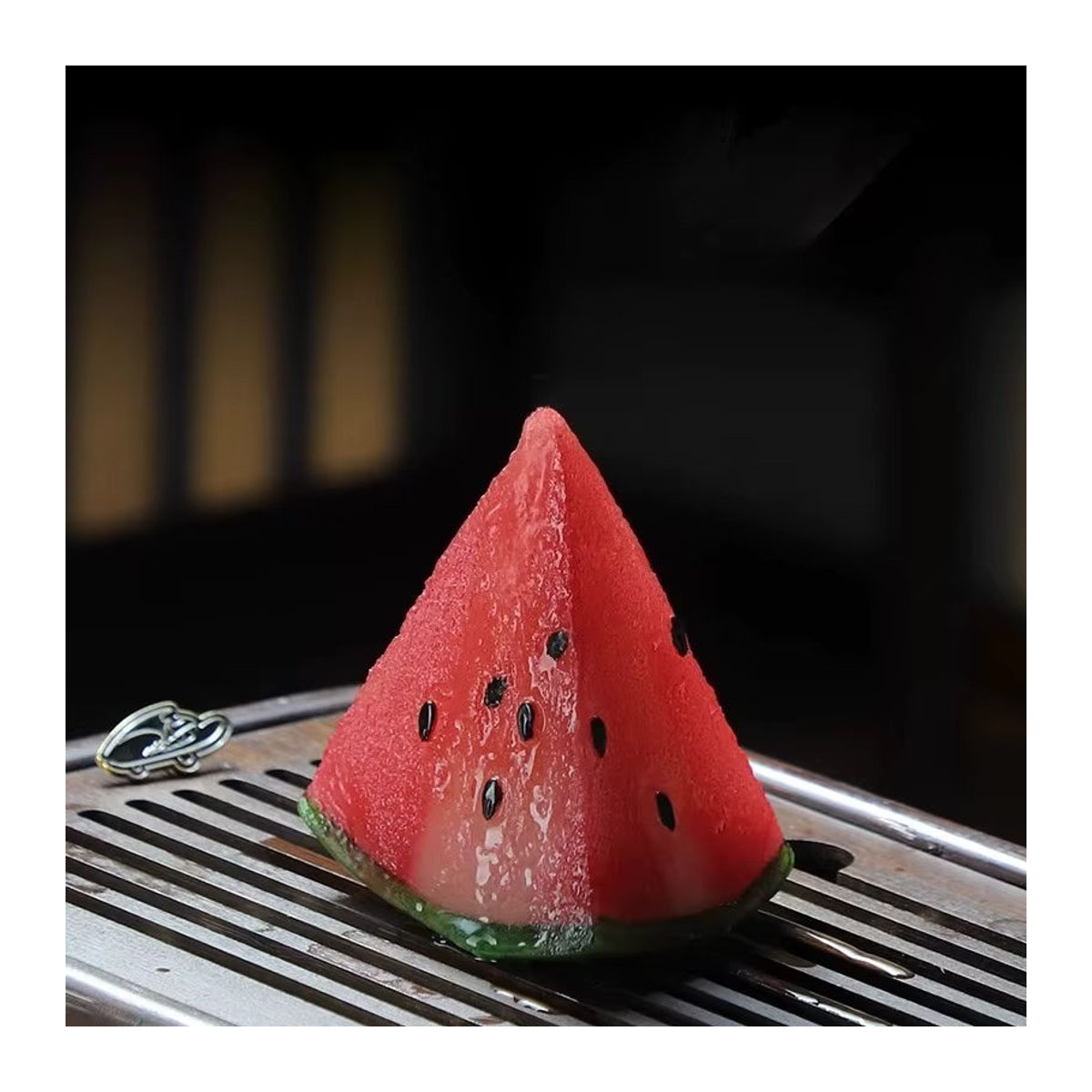 Farbwechselndes Wassermelonen-Ornament aus Kunstharz in Rot für deinen Teetisch - Bild 3
