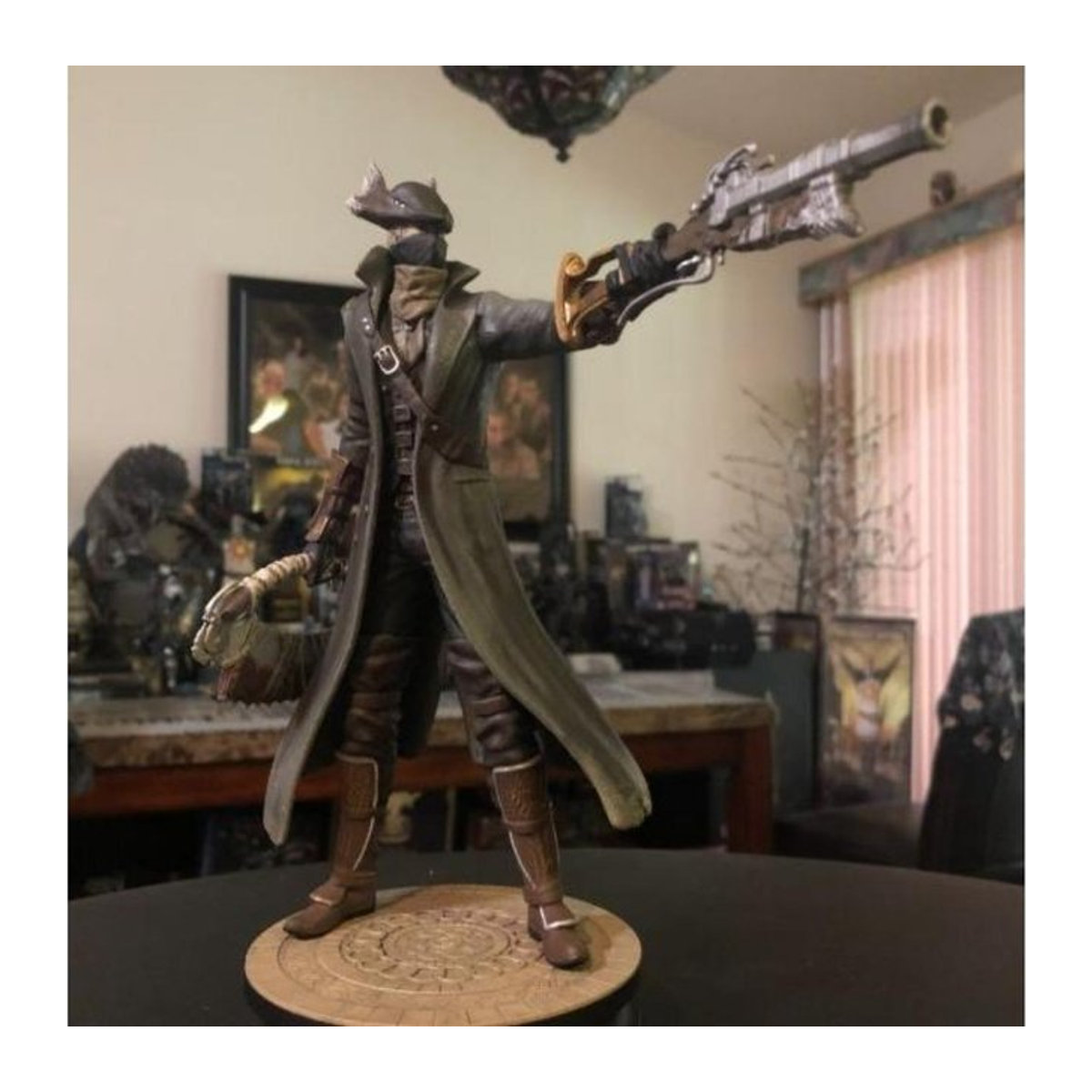 Fashnics Bloodborne Hunter Actionfigur aus Kunststoff in Schwarz für Sammler - Bild 1