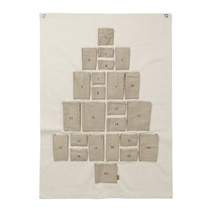 Ferm Living Pine Adventskalender aus Textil in Beige für eine moderne Weihnachtsdekoration