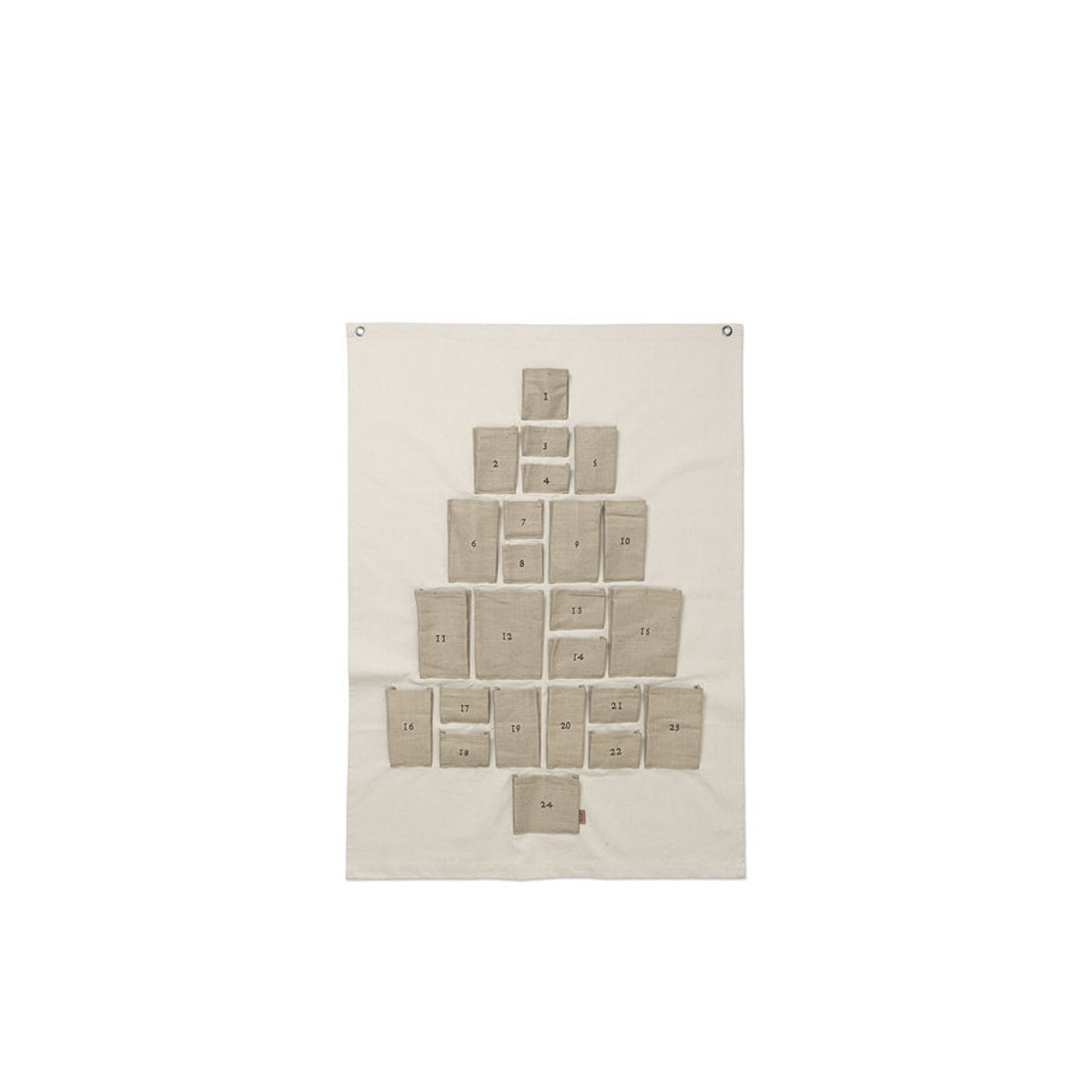 Ferm Living Pine Adventskalender aus Textil in Beige für eine moderne Weihnachtsdekoration - Bild 2