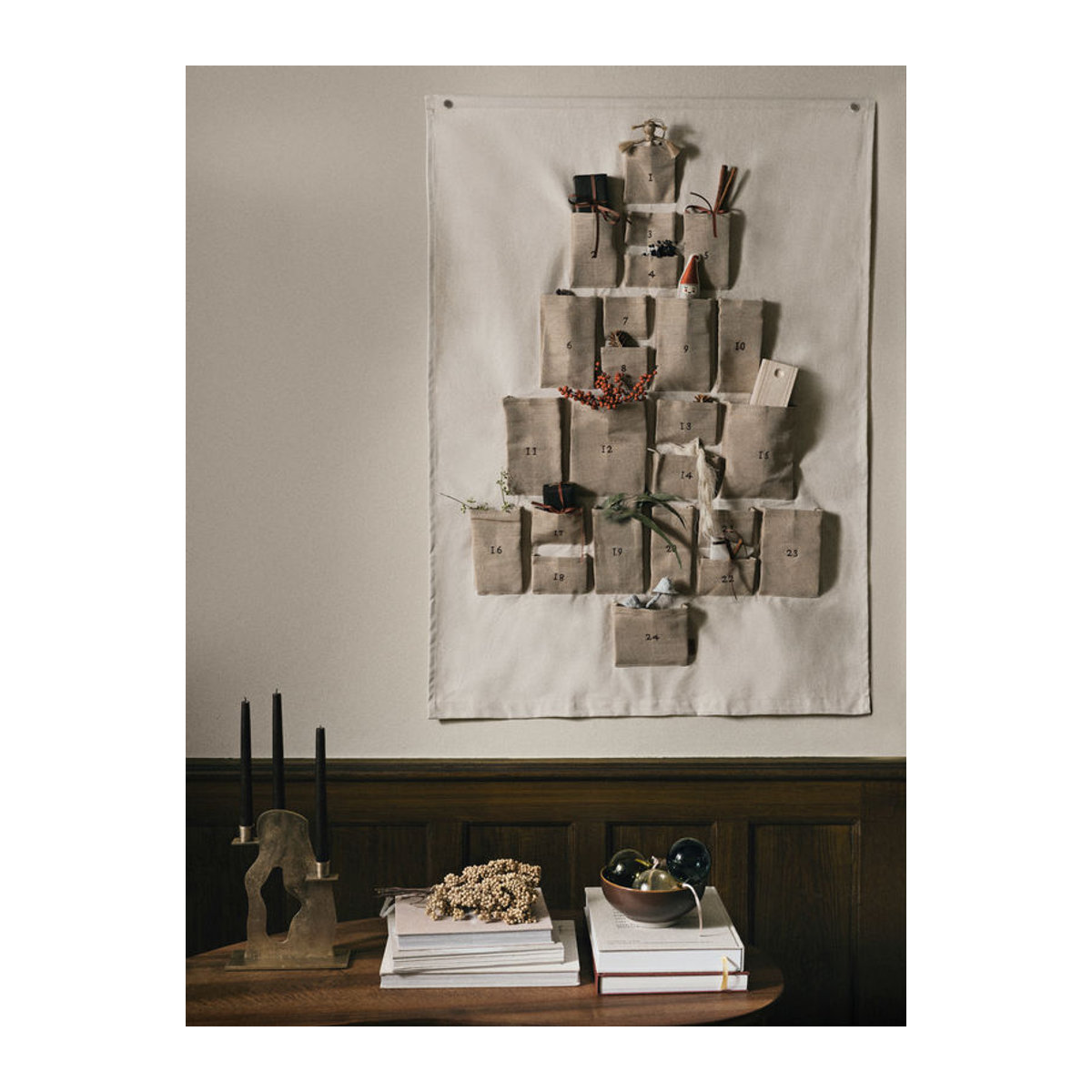 Ferm Living Pine Adventskalender aus Textil in Beige für eine moderne Weihnachtsdekoration - Bild 3