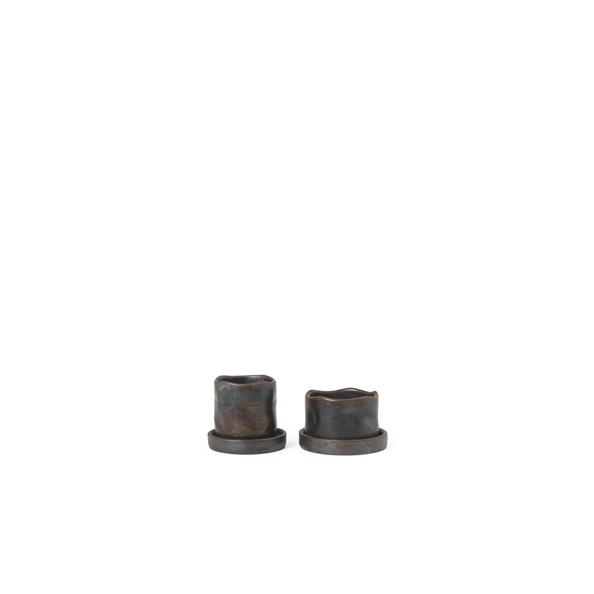 Ferm Living Uneru Pflanztopf Mini Set aus Keramik und Holz in Schwarz und Braun - Bild 2