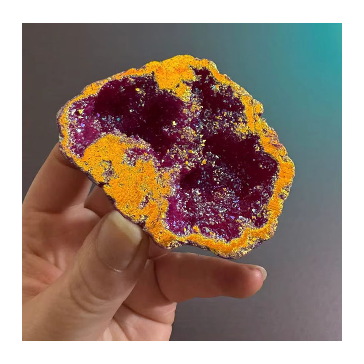 Feuer-Aura-Geode Luna von Louise mehrfarbiger Energiekristall als Dekoration und Sammlerstück - Bild 3
