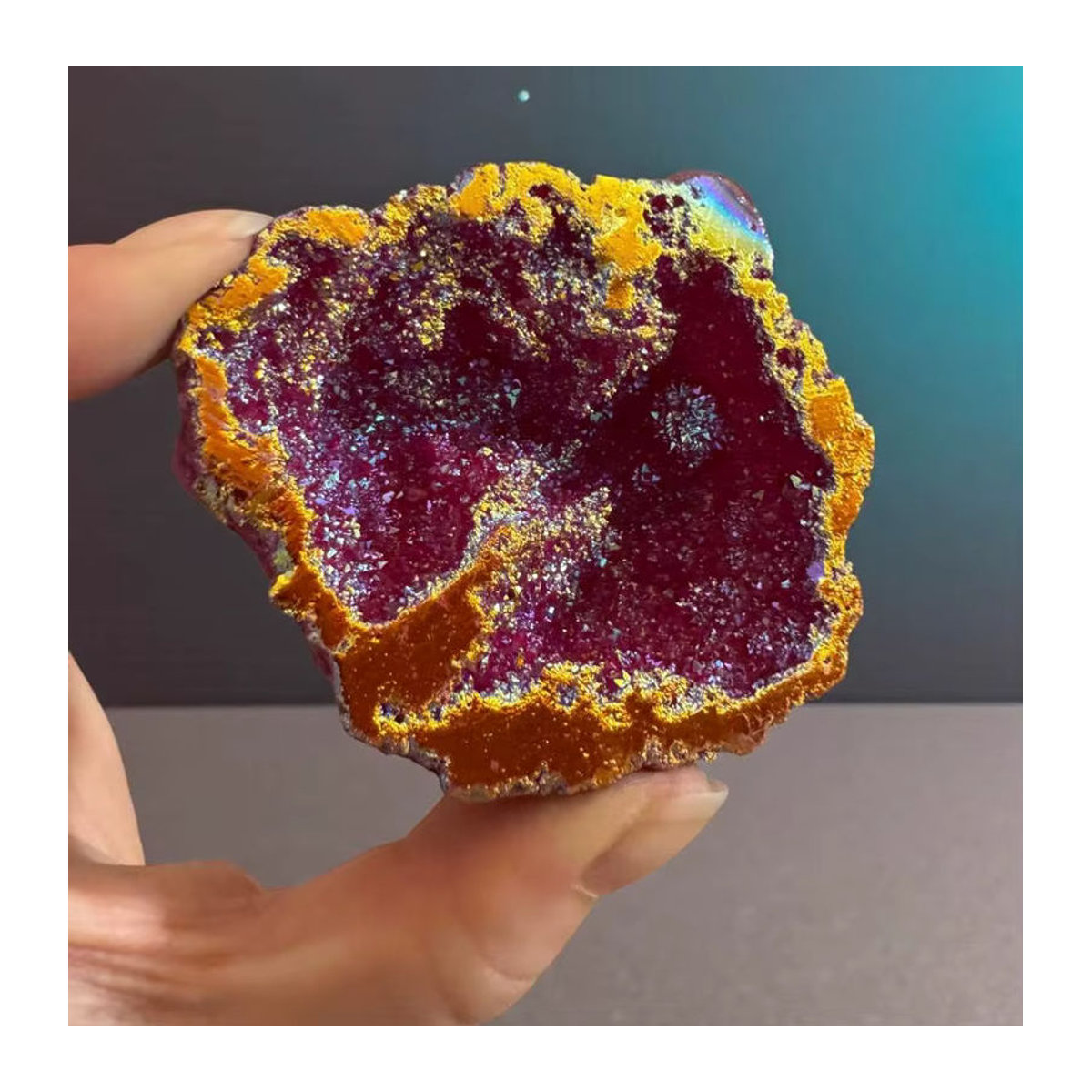 Feuer-Aura-Geode Luna von Louise mehrfarbiger Energiekristall als Dekoration und Sammlerstück - Bild 4