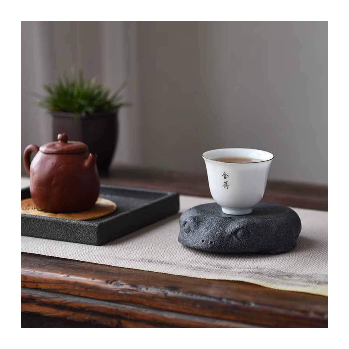 Fiteo Geldfrosch Teeuntersetzer aus handgeschnitztem schwarzgoldenem Stein als JinChan Feng Shui Reichtumsornament für dein Heim oder Büro - Bild 3