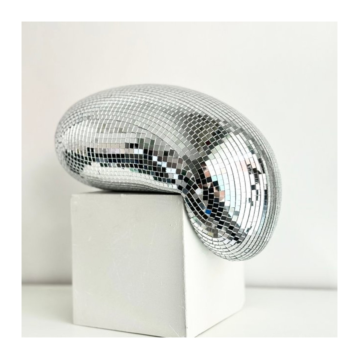 FngJiuyer Schmelzende Discokugel in Silber, handgemachte Spiegelkugel aus Glas für ästhetisches Raumdekor, Durchmesser: 27,94 cm - Bild 1