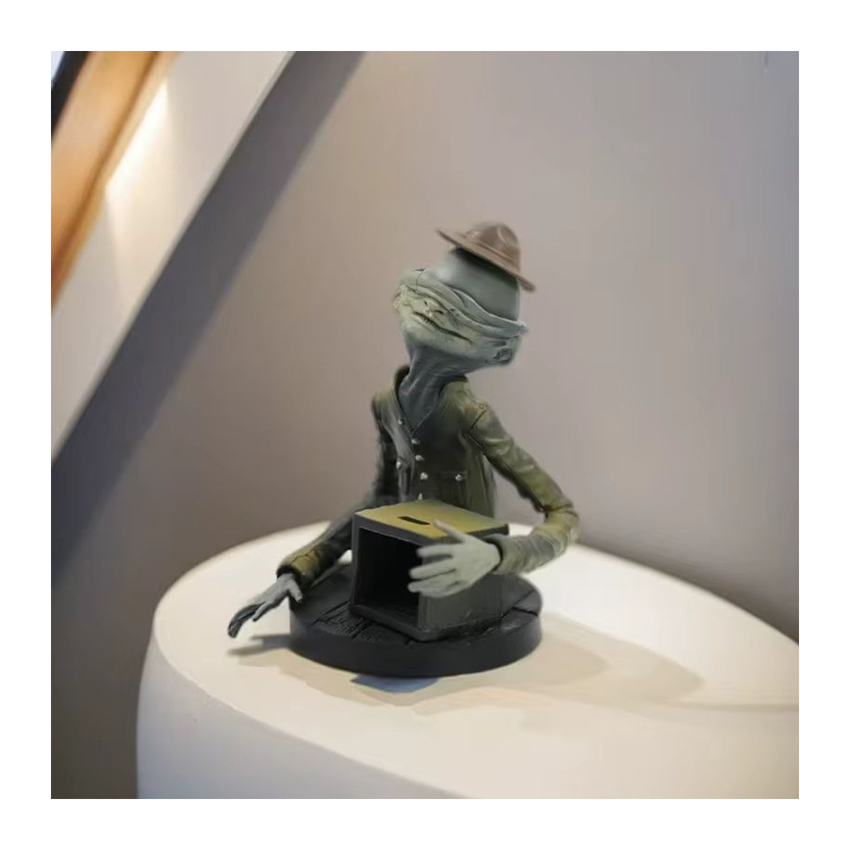 Fondjoy Little Nightmares Roger Long Arms Man Actionfigur aus Kunstharz in Grau als dekorative Statue - Bild 3