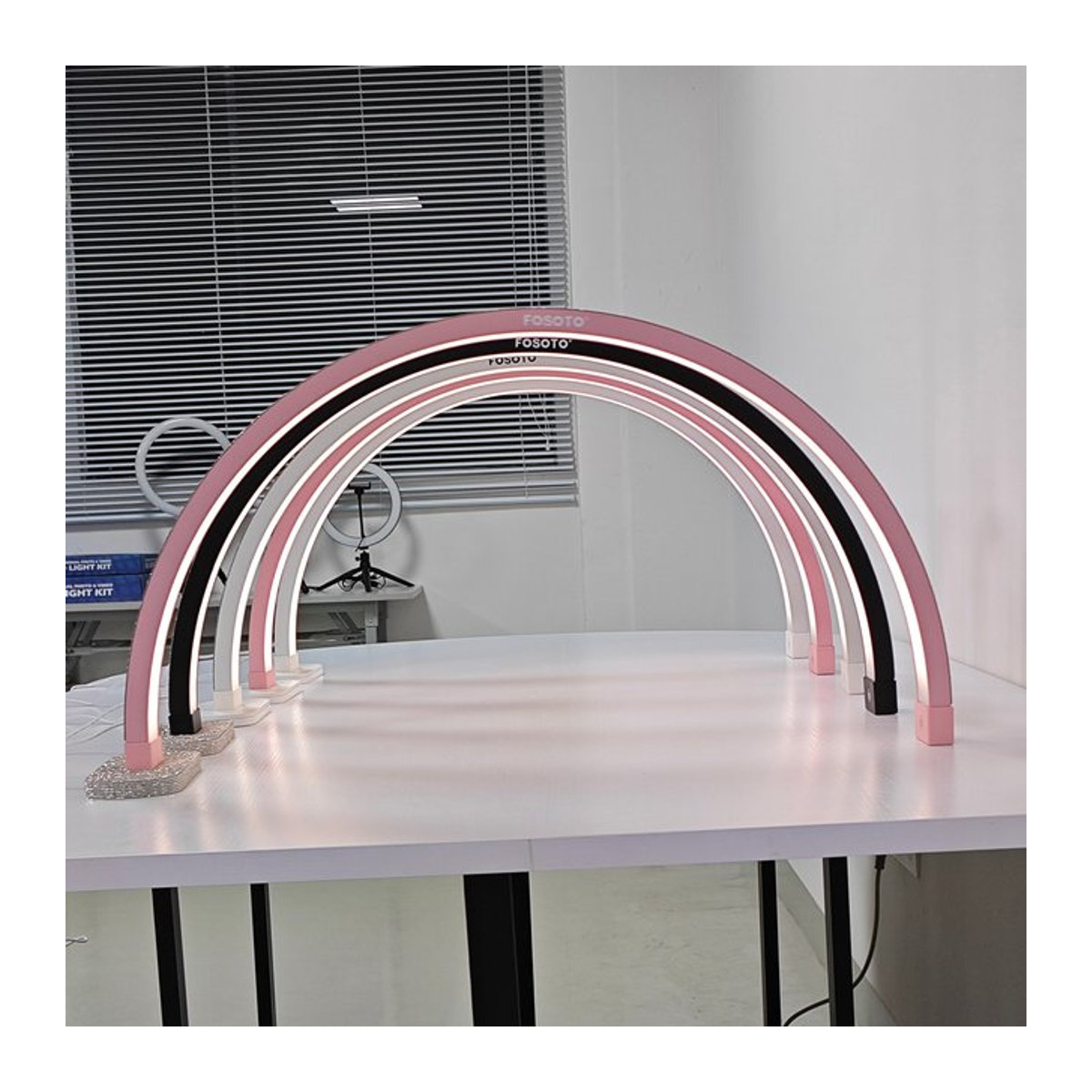 Fosoto U-förmige LED-Schreibtischlampe für den Schönheitssalon in Rosa mit dreifarbigem Dimmen - Bild 1