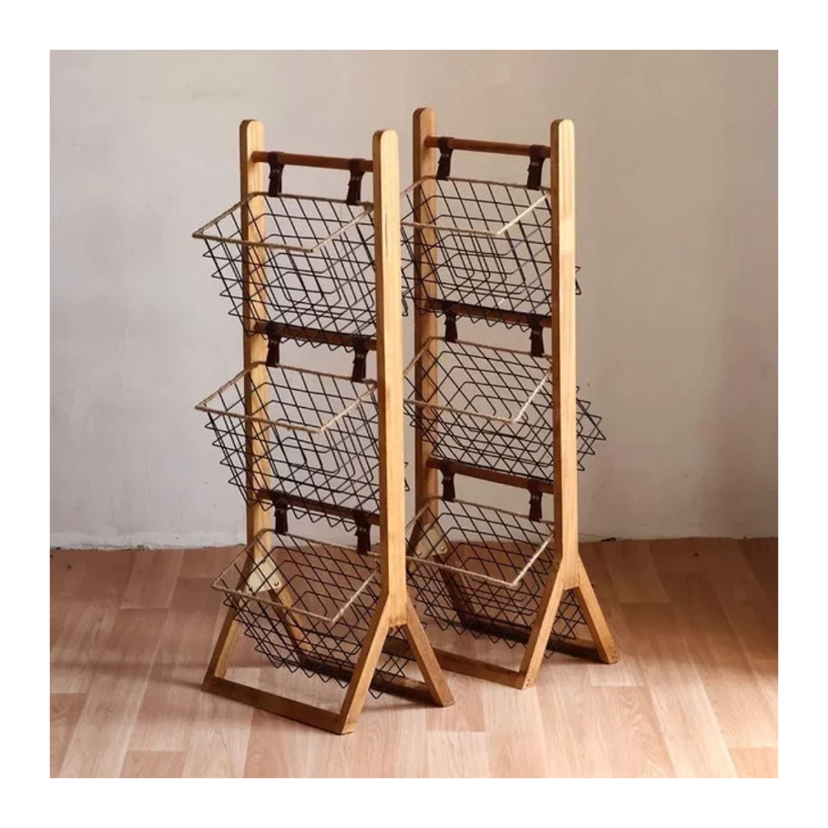 Freistehendes Bücherregal aus Massivholz in Natur im skandinavischen Design für dein Wohnzimmer - Bild 1