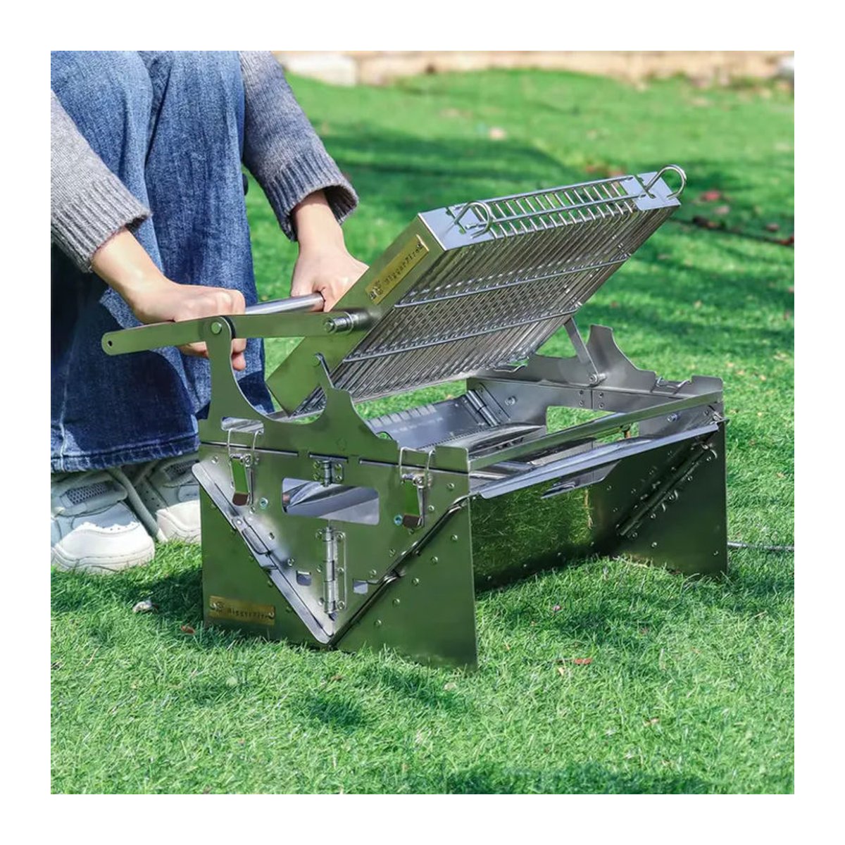 FUWODA Tragbarer Edelstahl Holzkohlegrill mit rotierender Wendefunktion für Outdoor und Camping - Bild 5