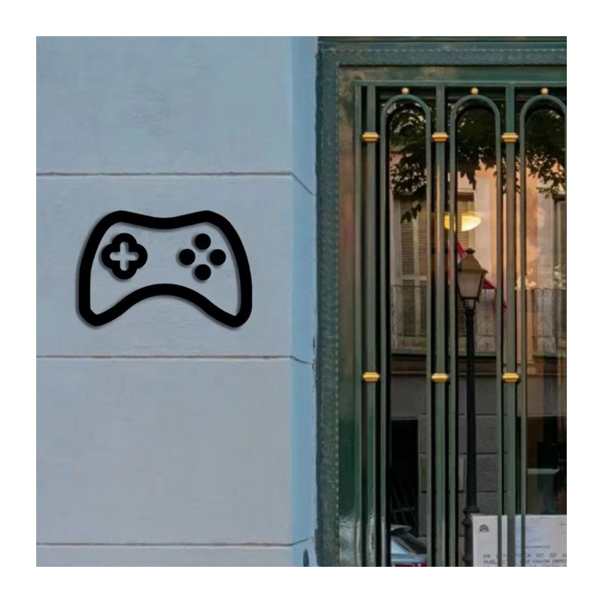 GAMERGLAM Acrylschild mit Game-Controller-Design in Transparent und Schwarz zur Wandmontage - Bild 2