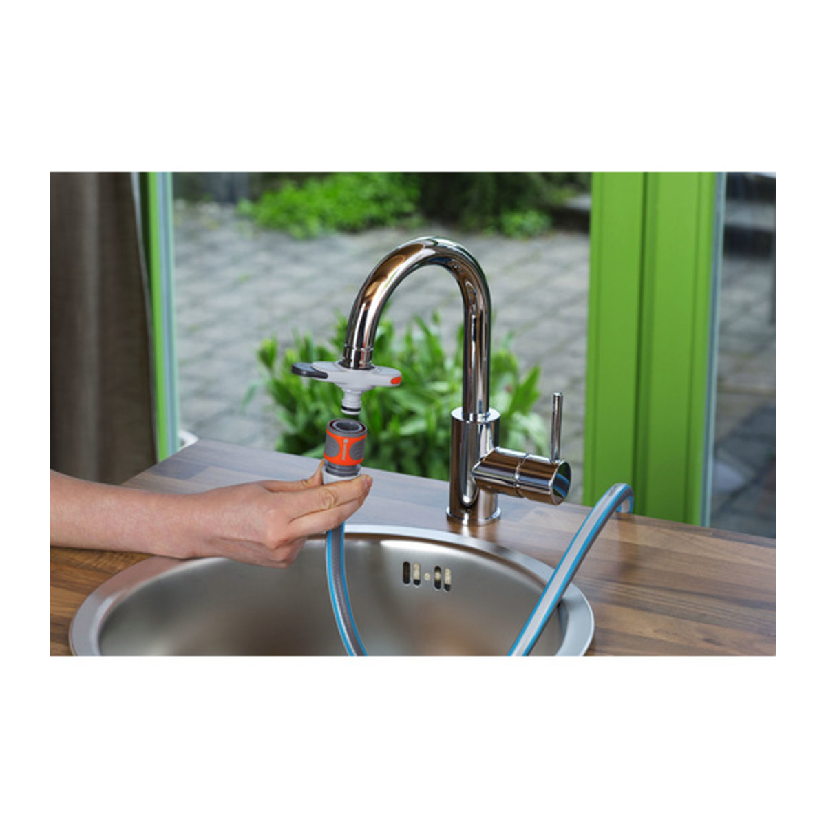 Gardena Hahnverbinder für Indoor-Wasserhähne aus Kunststoff und Aluminium, grau/orange/schwarz, B/T/H: 9,6 x 3,8 x 4 cm - Bild 2