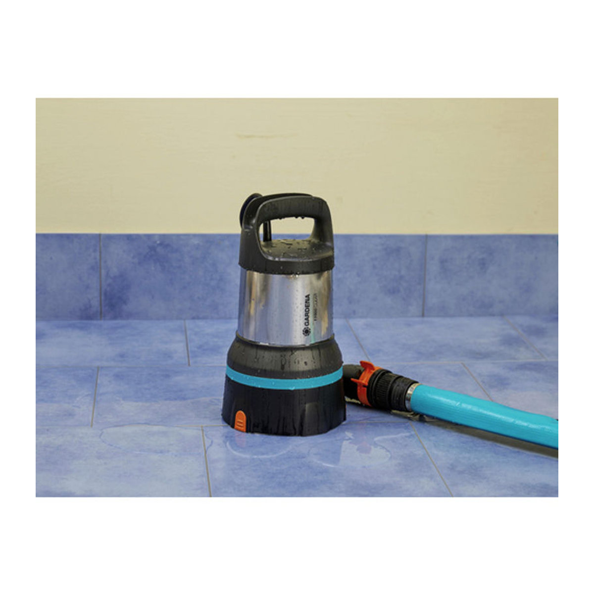 Gardena Klarwasser-Tauchpumpe 1100 Aquasensor in Silber und Anthrazit - Bild 1