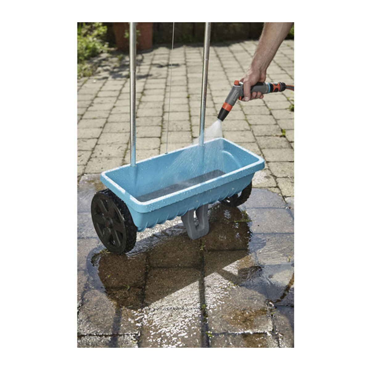 Gardena Streuwagen L Handstreuwagen für Dünger, Salz und Saatgut, Blau, Volumen: 12,5 l, Breite: 45 cm - Bild 2