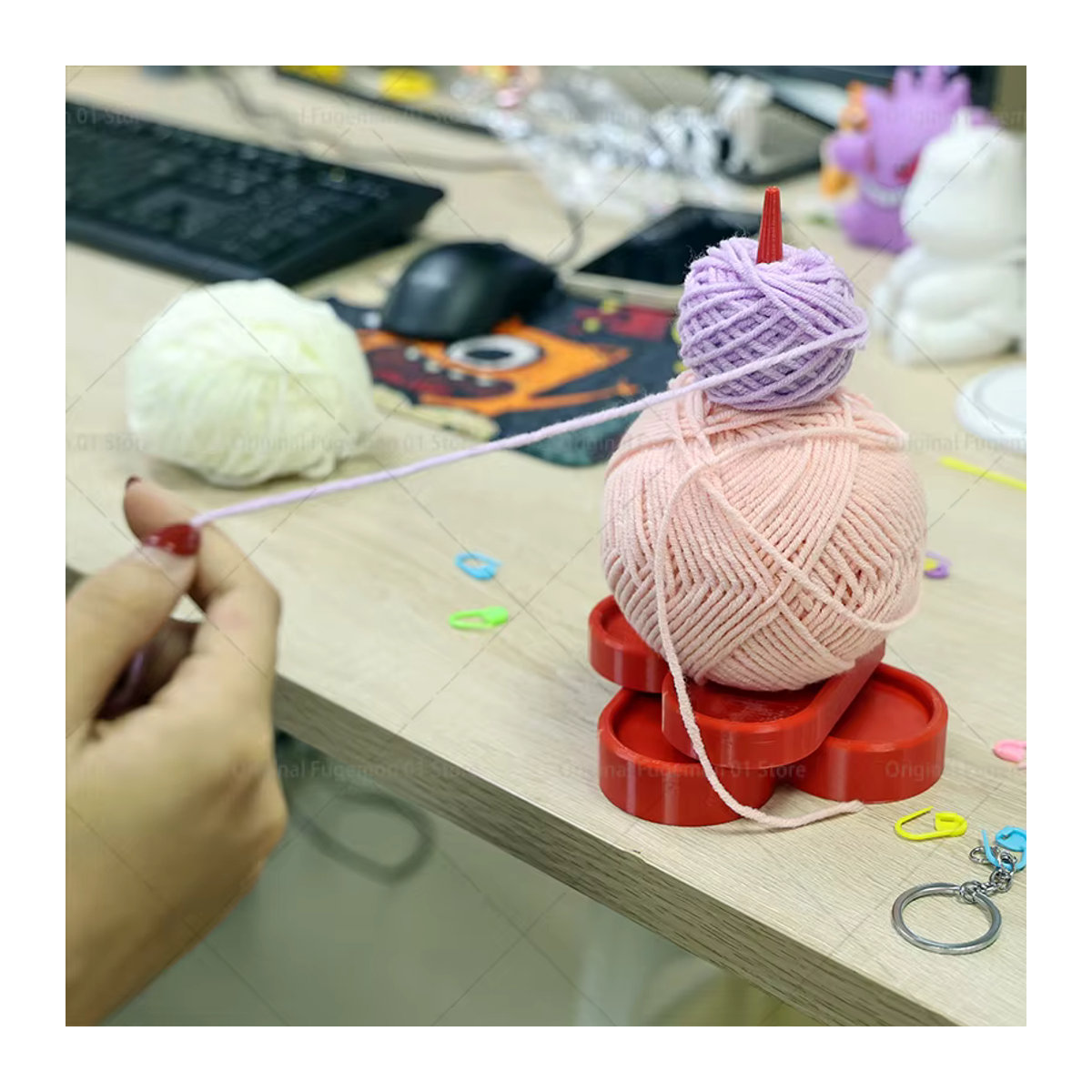 Garnknäuelwickler und Garnspender mit Herzstützschaft für DIY-Handarbeit in Rosa und Rot aus Kunststoff - Bild 5