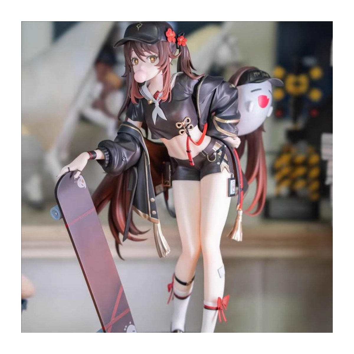 Genshin Impact Hu Tao Actionfigur in Skateboarding-Kleidung aus PVC, mehrfarbig - Bild 1