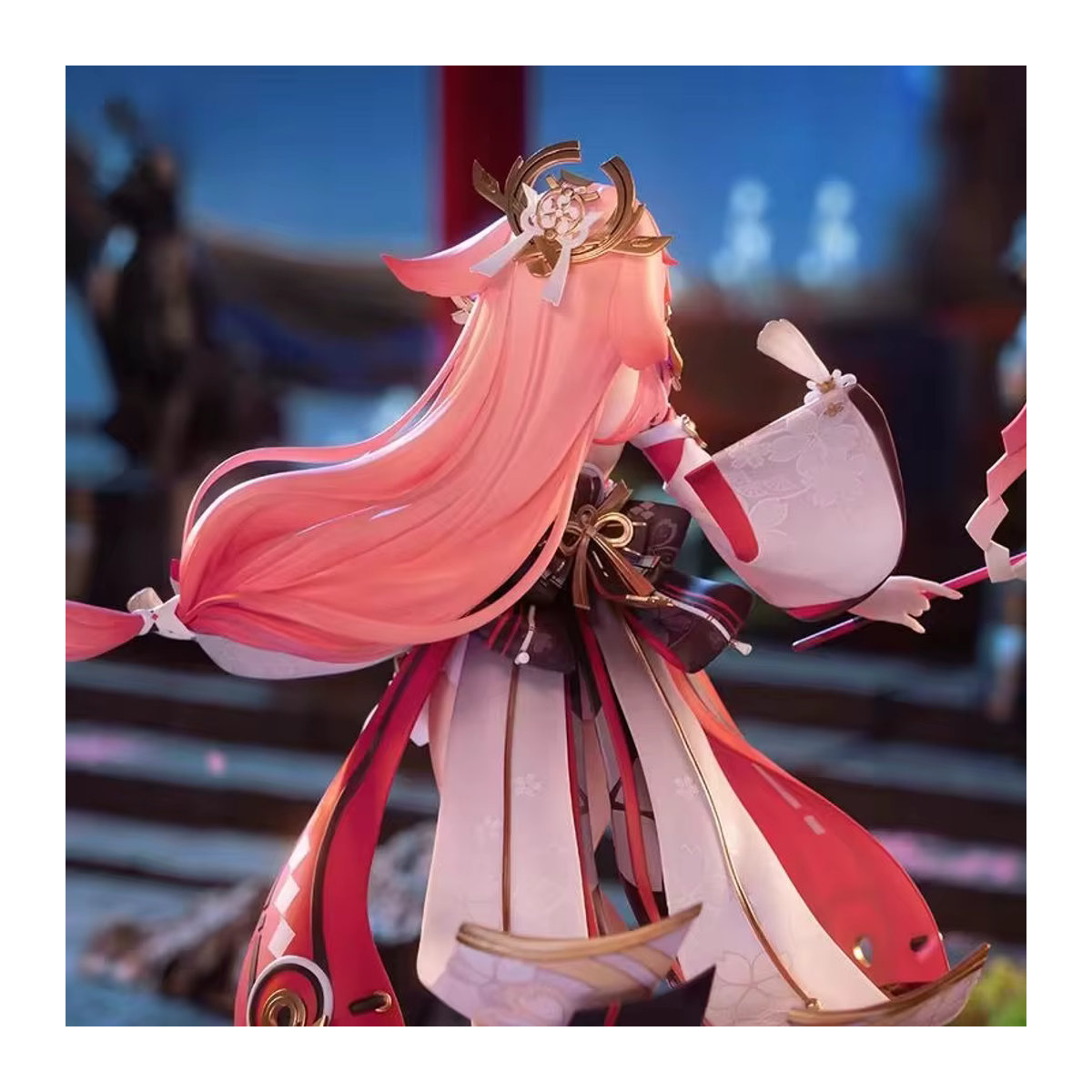Genshin Impact Yae Miko Spielfigur aus Kunstharz in Rot - Bild 3