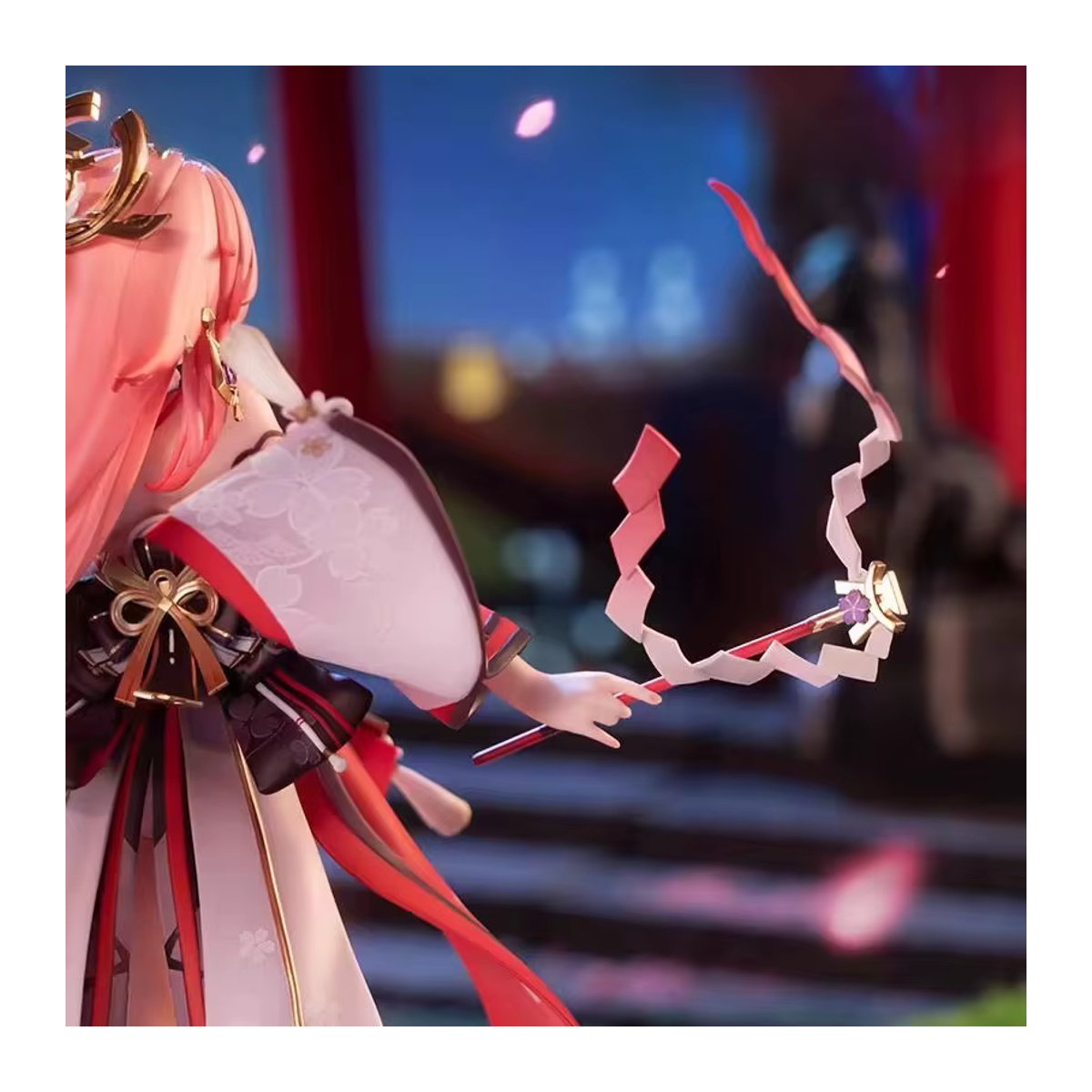Genshin Impact Yae Miko Spielfigur aus Kunstharz in Rot - Bild 4
