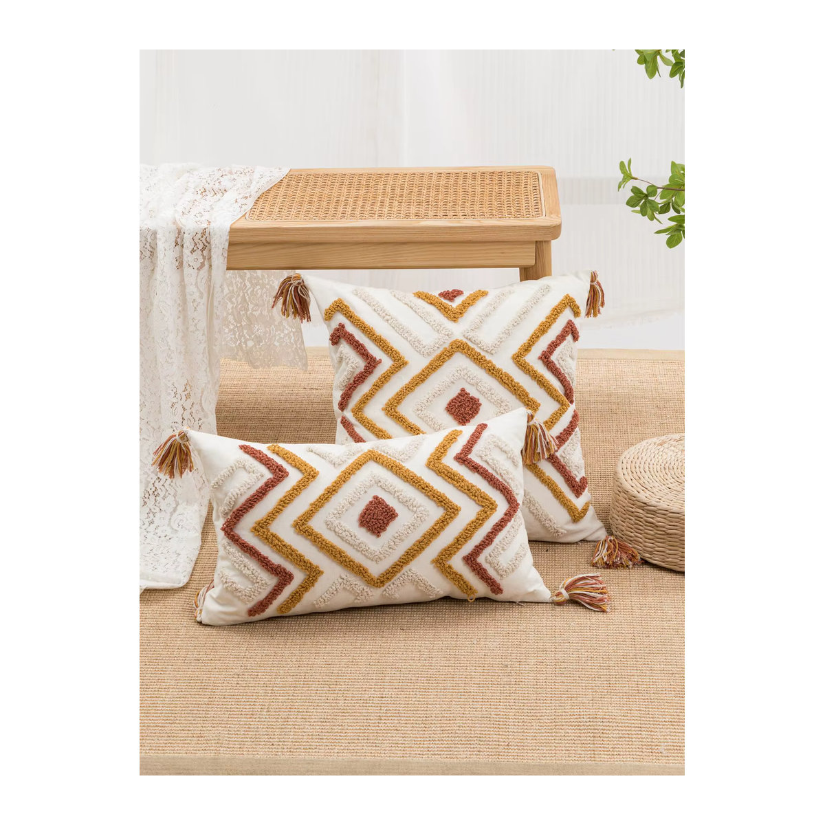Geometrischer Kissenbezug im Bohemian-Stil in Braun und Weiß für dein Wohnzimmer oder Schlafzimmer - Bild 2