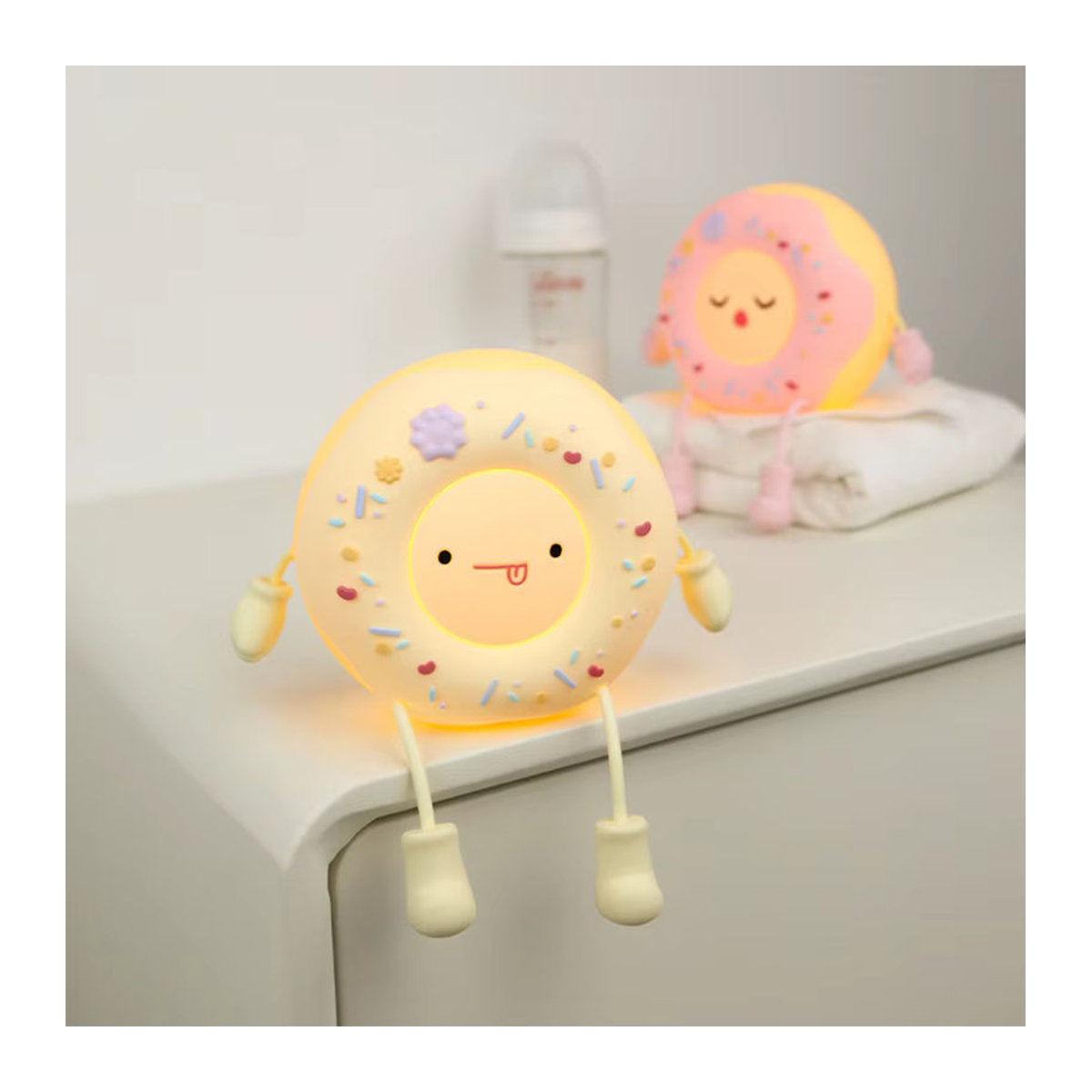 GGBEE Donut LED Nachtlicht aus Silikon in Rosa mit Telefonhalter für Kinder und Babys - Bild 3