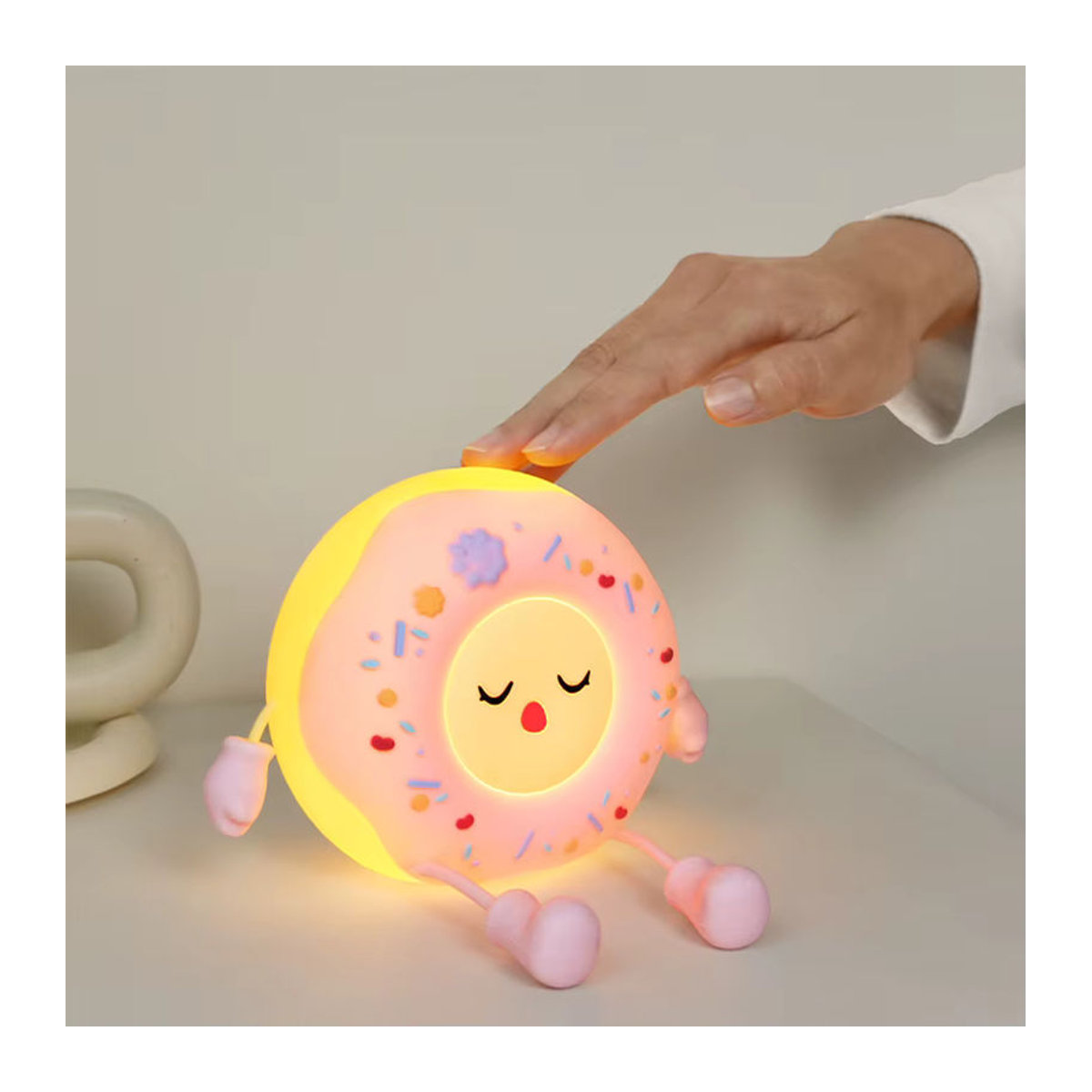 GGBEE Donut LED Nachtlicht aus Silikon in Rosa mit Telefonhalter für Kinder und Babys - Bild 5