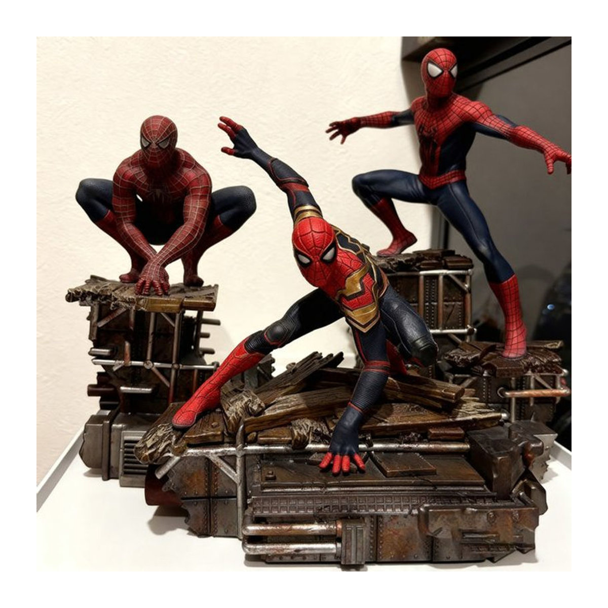 GK Spider Man Actionfigur aus Kunstharz als mehrfarbige Sammlerfigur und Desktop-Dekoration - Bild 1