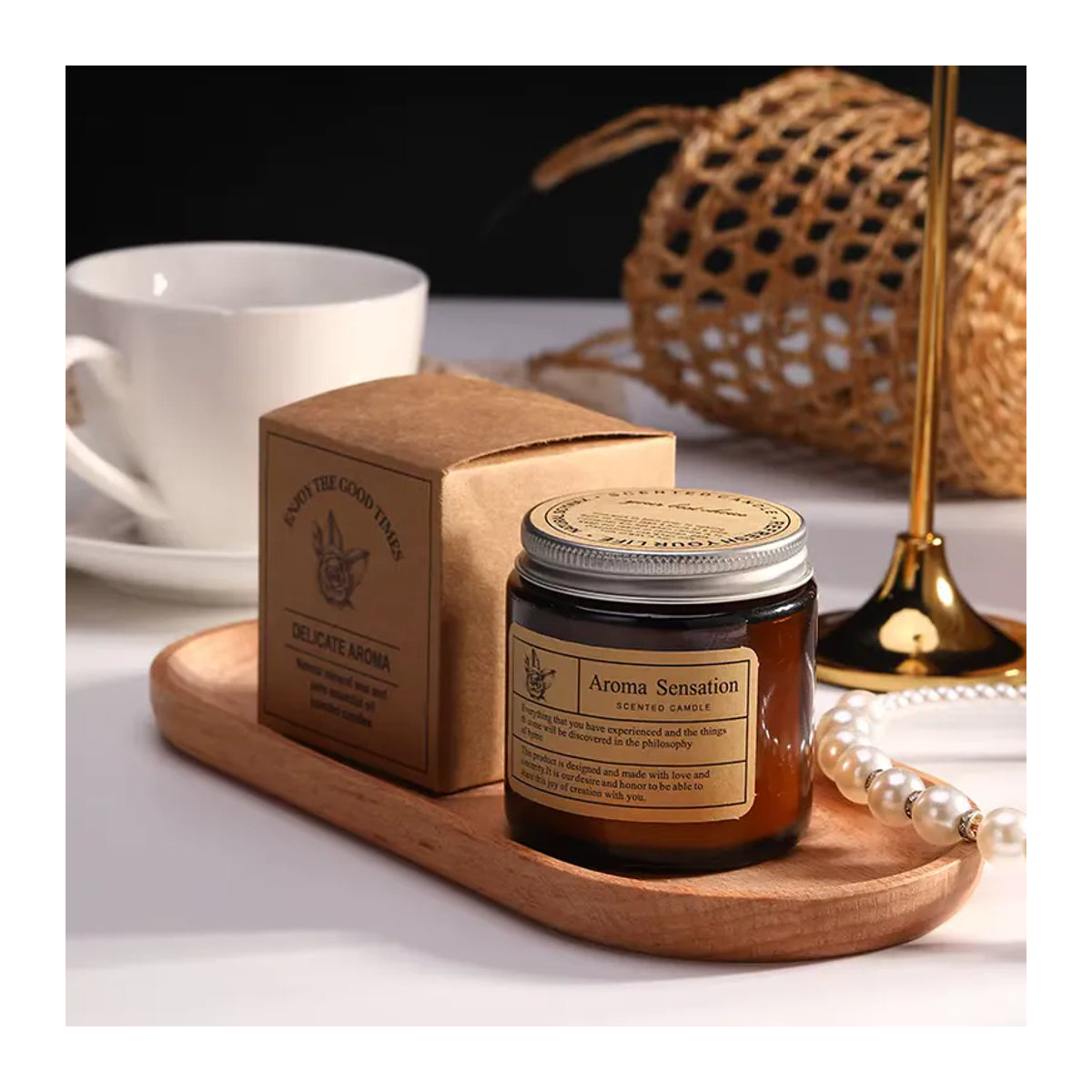 Glasbec Duftkerze Lychee White Tea aus Sojawachs, handgefertigte aromatische Kerze in Weiß und Braun, zylindrisch und minimalistisch, B/T/H: 6 x 6 x 6,5 cm - Bild 4
