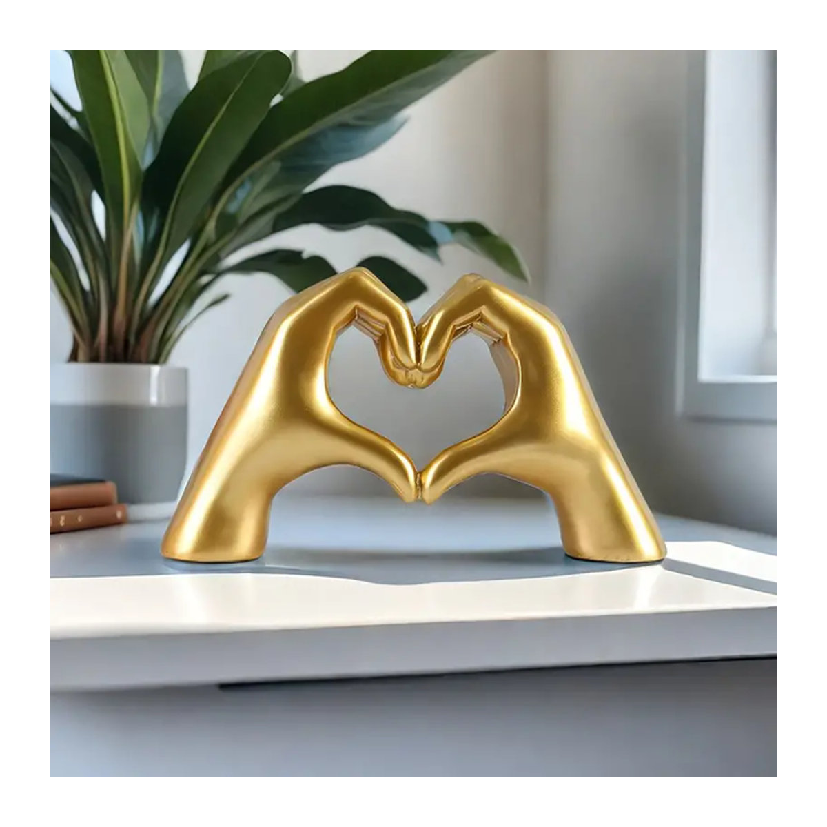 Goldene Herz-Handstatue aus Kunstharz als dekorative Figur für dein Schlafzimmer oder Büro - Bild 1