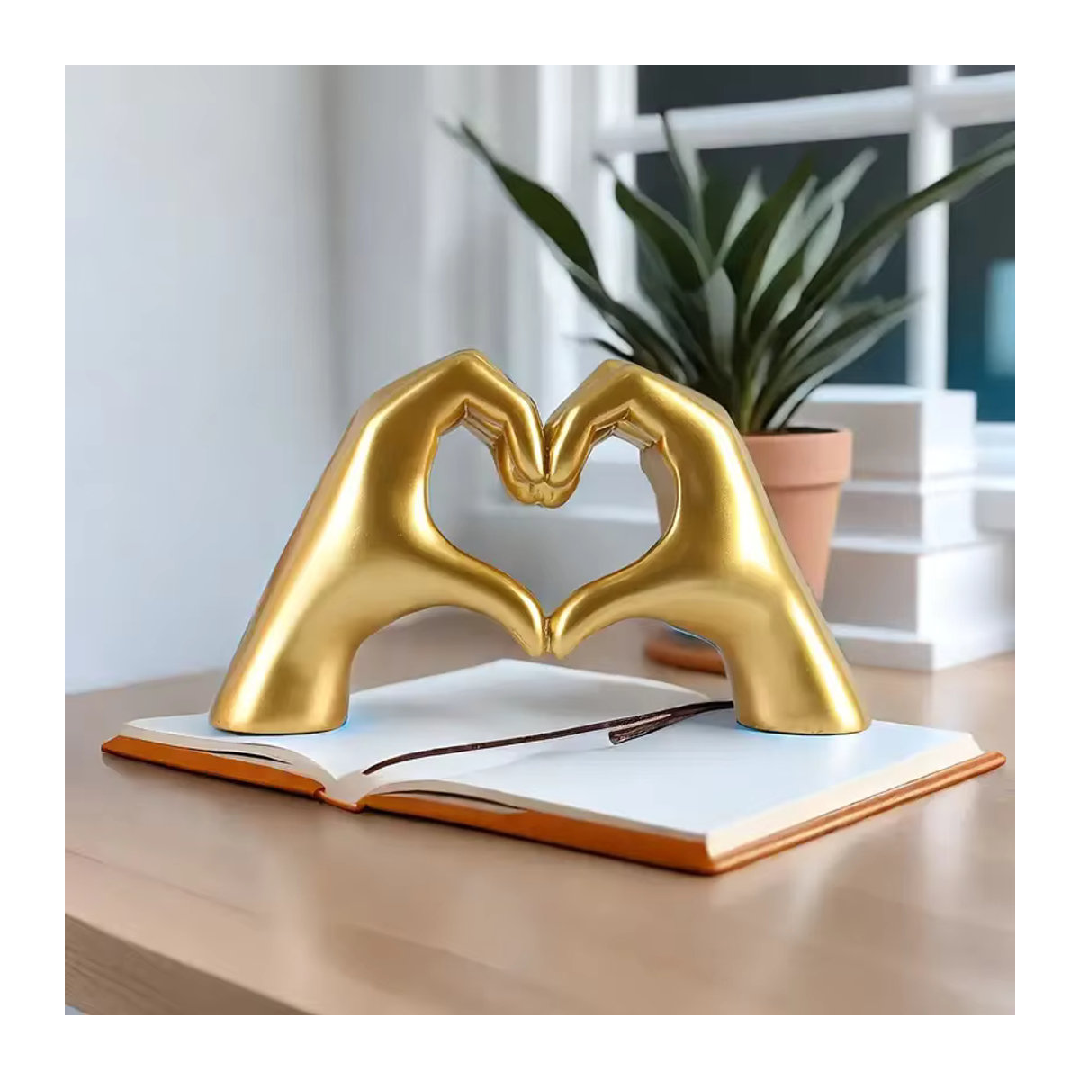 Goldene Herz-Handstatue aus Kunstharz als dekorative Figur für dein Schlafzimmer oder Büro - Bild 2