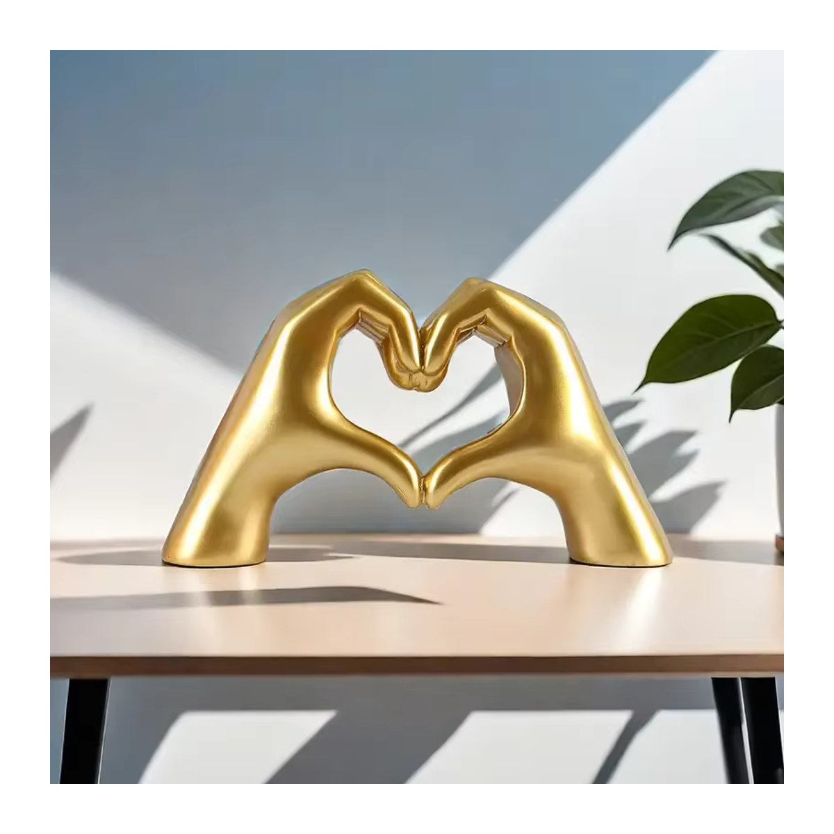 Goldene Herz-Handstatue aus Kunstharz als dekorative Figur für dein Schlafzimmer oder Büro - Bild 3