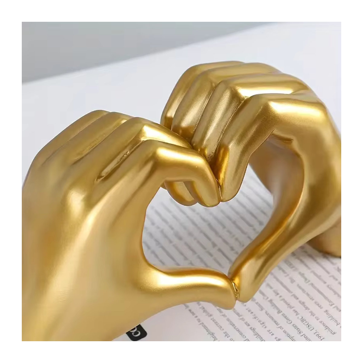 Goldene Herz-Handstatue aus Kunstharz als dekorative Figur für dein Schlafzimmer oder Büro - Bild 5