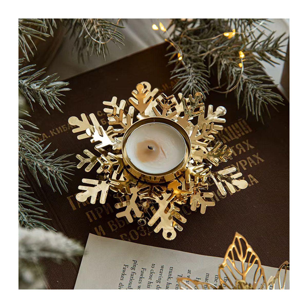 Goldener Metall-Kerzenhalter mit Schneeflocken-Design für Teelichter zur Weihnachtsdekoration - Bild 2