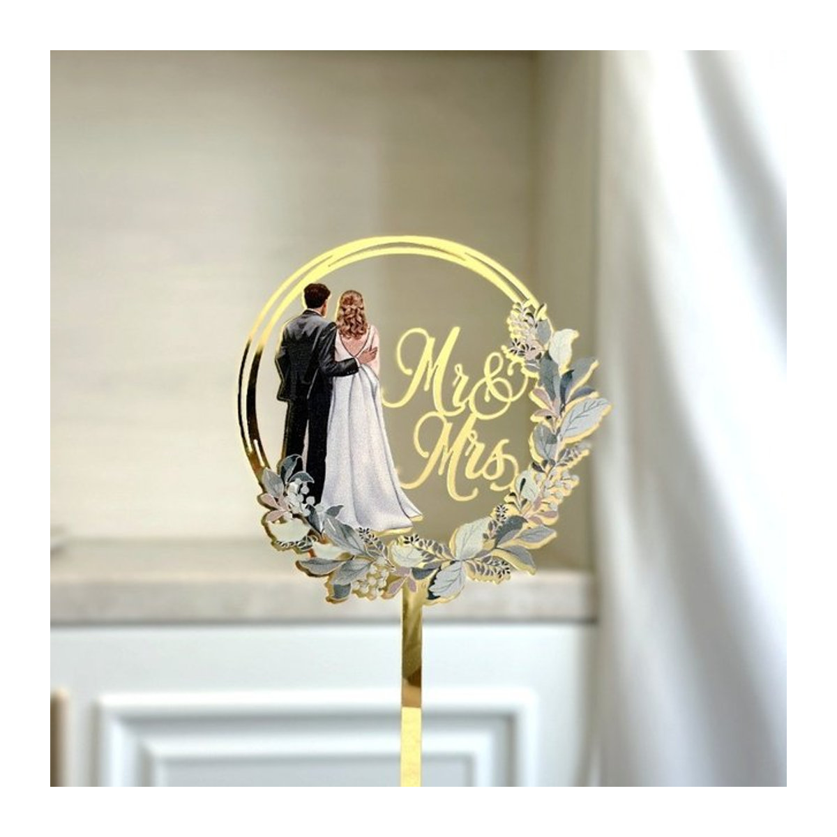 Goldener Mr&Mrs Love Hochzeitstorte Topper aus Acryl und Holz von MJCakedecor für deine Hochzeits- oder Verlobungsfeier - Bild 1
