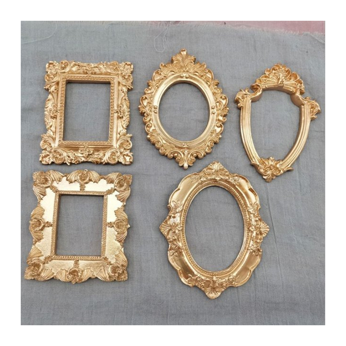 Goldener Retro-Bilderrahmen im europäischen Viktoria-Stil aus Metall für Schmuck und Dekoration - Bild 1