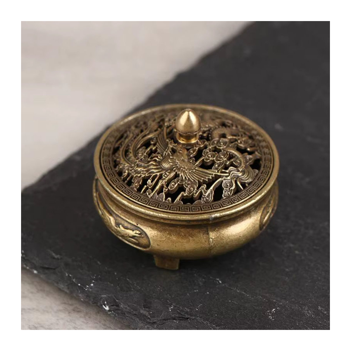 Goldener Weihrauchbrenner aus Metall mit abnehmbarem Deckel im orientalischen Design als dekoratives Ornament für Yoga und Wohnräume - Bild 5