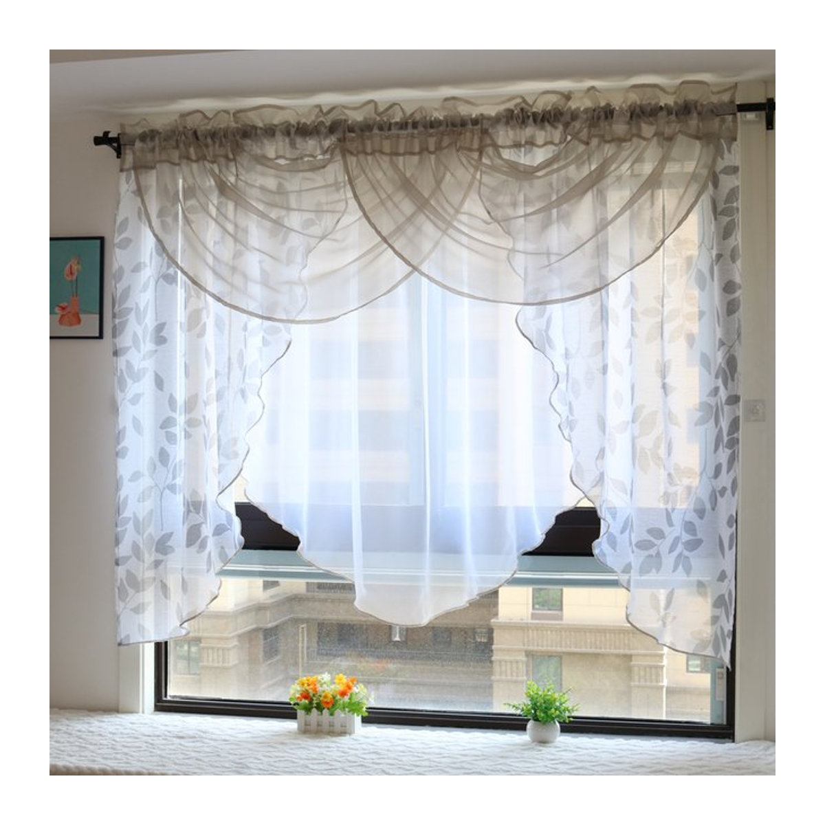 Gollado Voile-Fenstervorhänge mit Blätterdruck und doppelt bogenförmigem Volant in Grau und Weiß - Bild 1