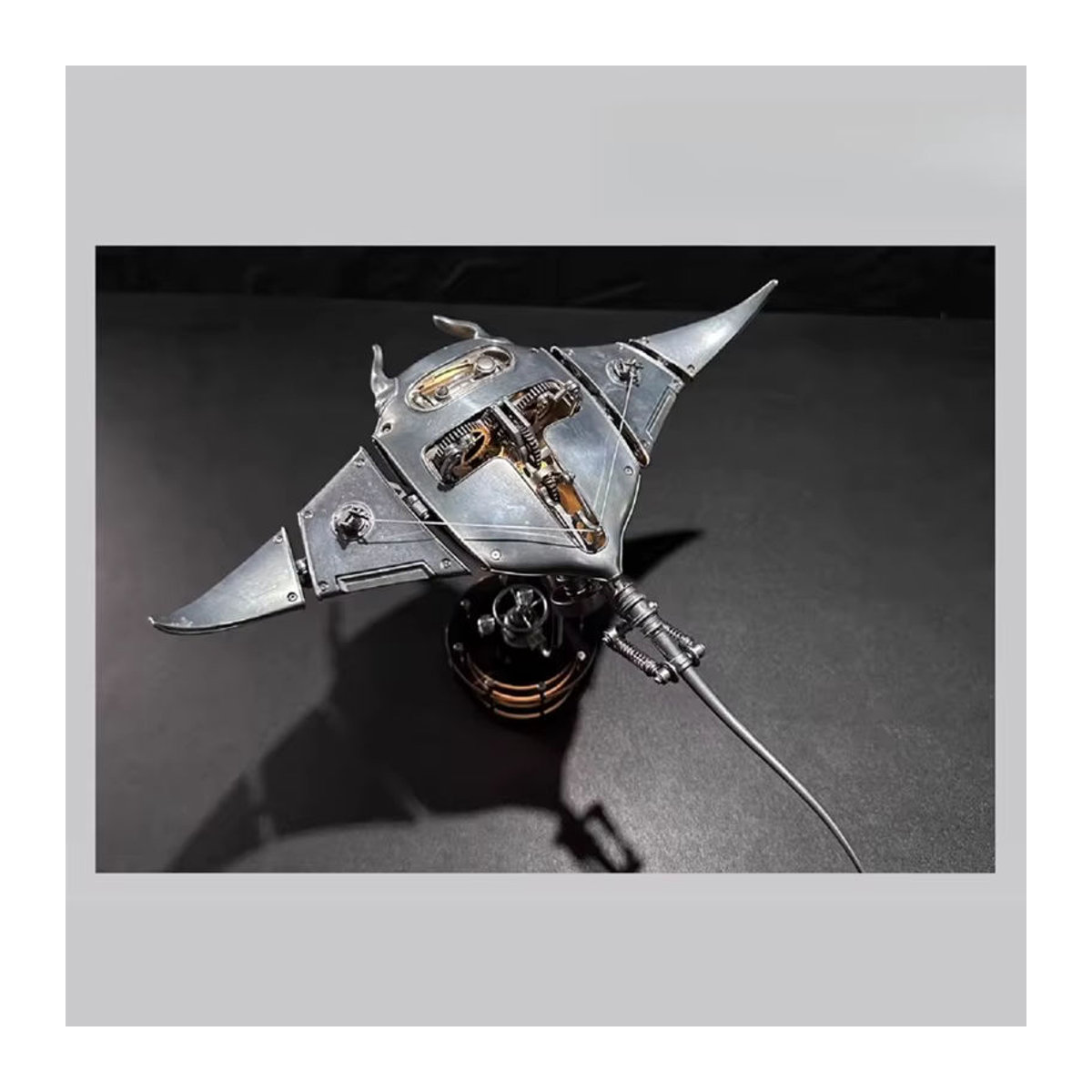 Goni Mechanischer Manta Rochen aus Metall in Silber als handgefertigtes Deko-Ornament - Bild 3