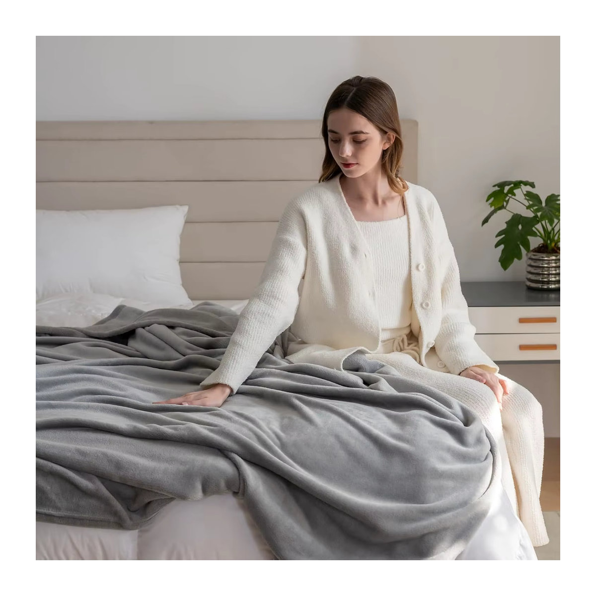 Good Nite Kuscheldecke aus Fleece in Grau, weiche Tagesdecke für Erwachsene - Bild 3