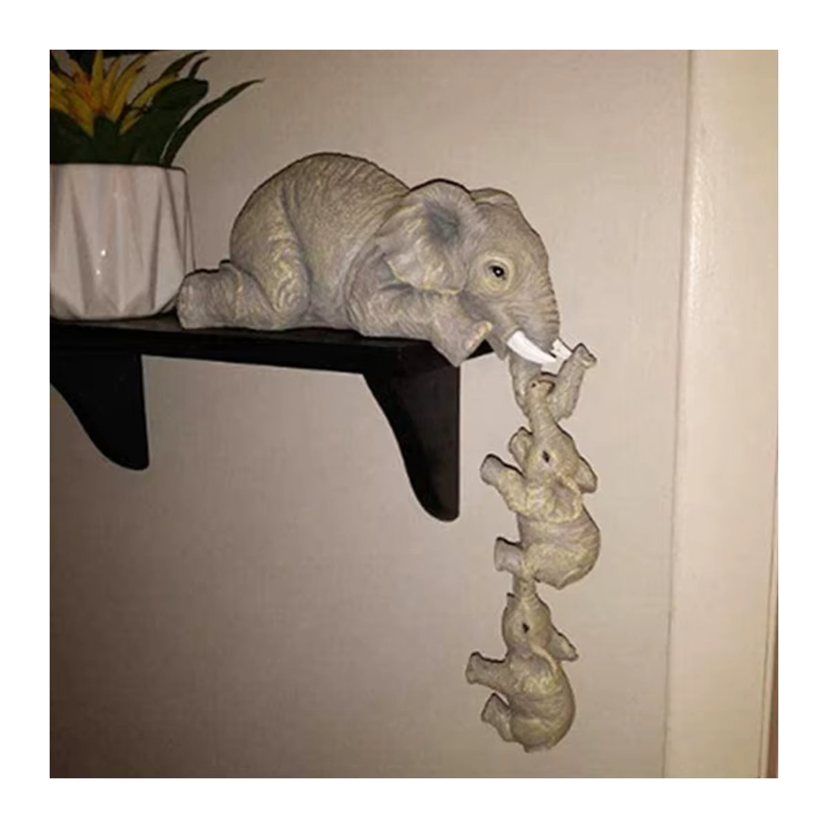 Graues Elefantenornament aus Kunstharz mit Babyelefanten als Dekoration für dein Zuhause oder deinen Garten - Bild 4
