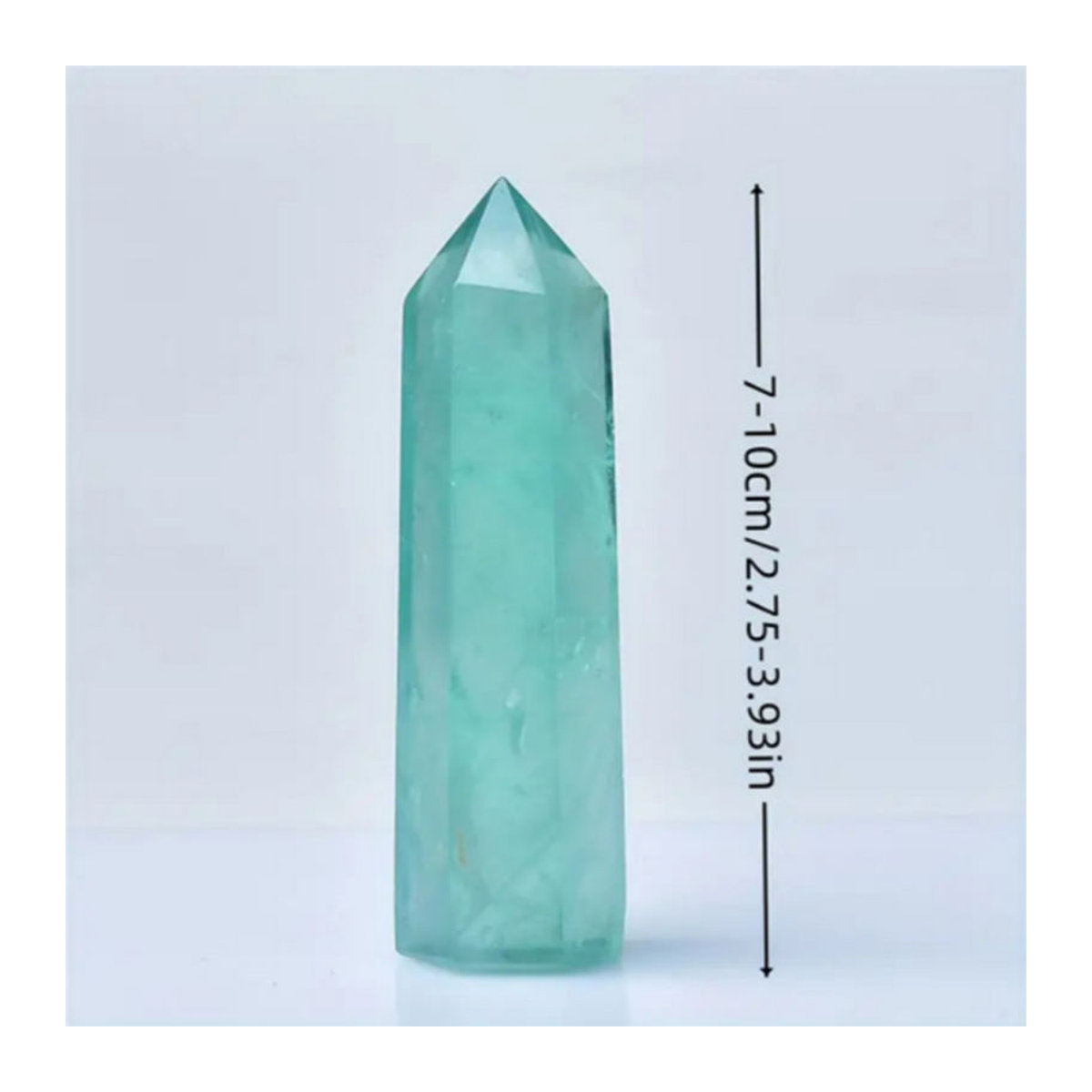 Grüner Fluorit Kristall in sechseckiger Säulenform von STONE BROTHERS als geometrisches Mineral-Ornament zur Dekoration - Bild 1